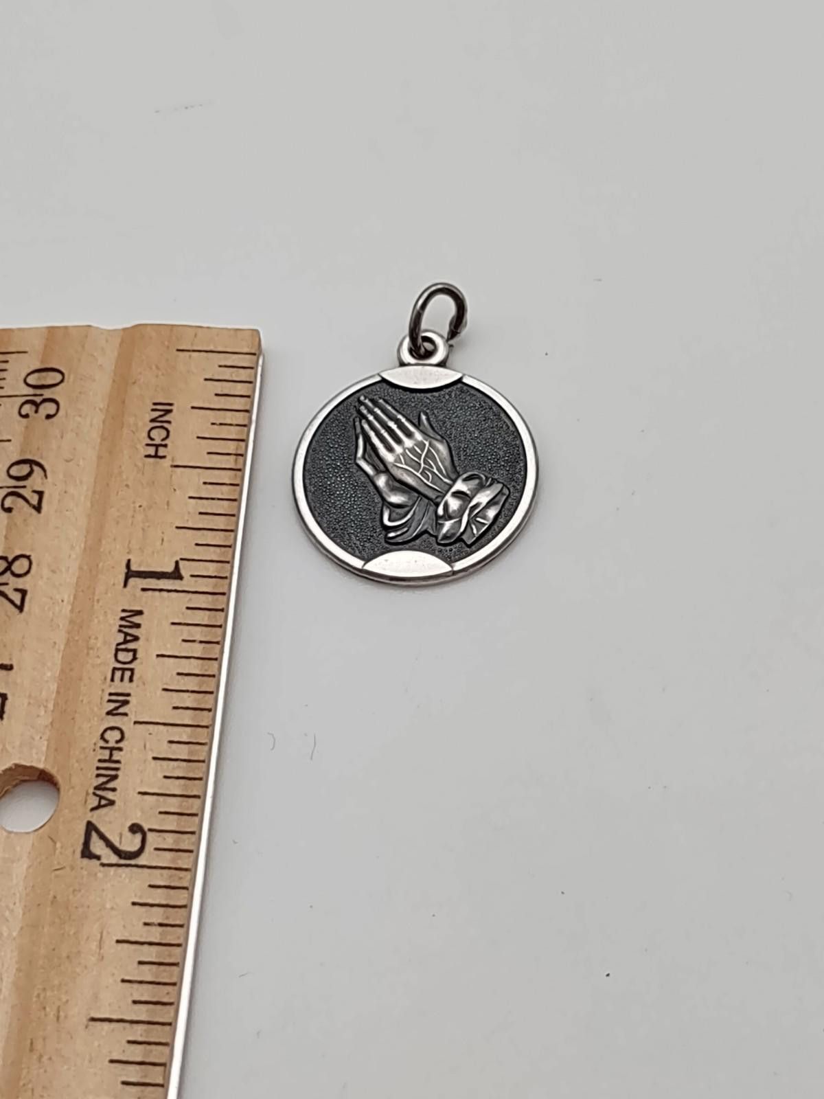 The Unbranded Brand Sterling Silver Serenity Prayer Praying Hands Pendant 925 Size ONE SIZE - 3 Thumbnail