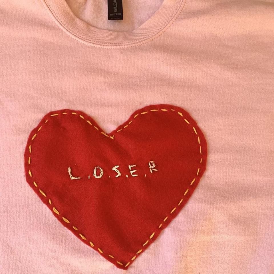 Gildan Pink heart patch crewneck Size US L / EU 52-54 / 3 - 5 Thumbnail