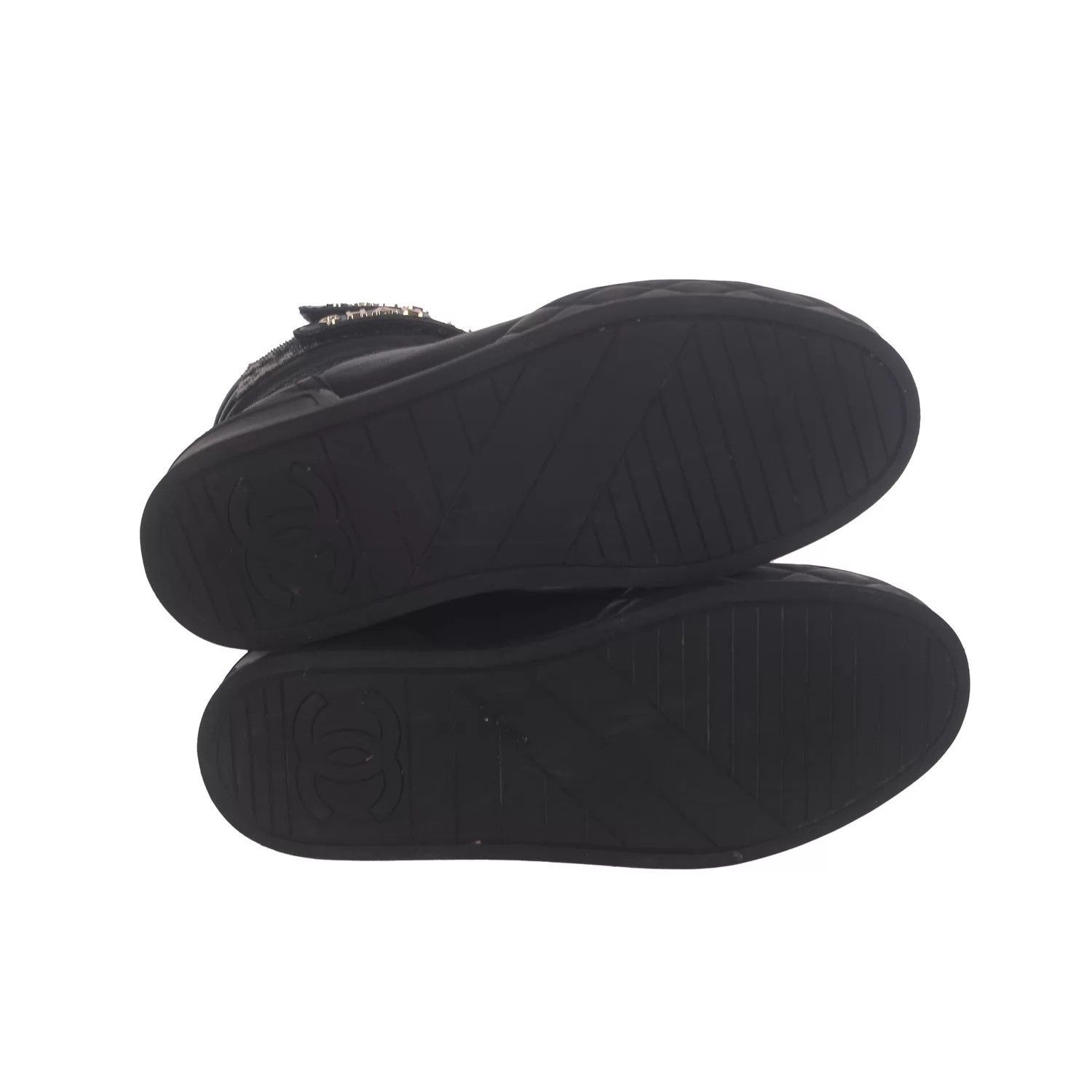 Chanel Chanel Women's Calfskin Quilted Logo slip-ons 35.5 Size US 5 / IT 35 - 9 Thumbnail