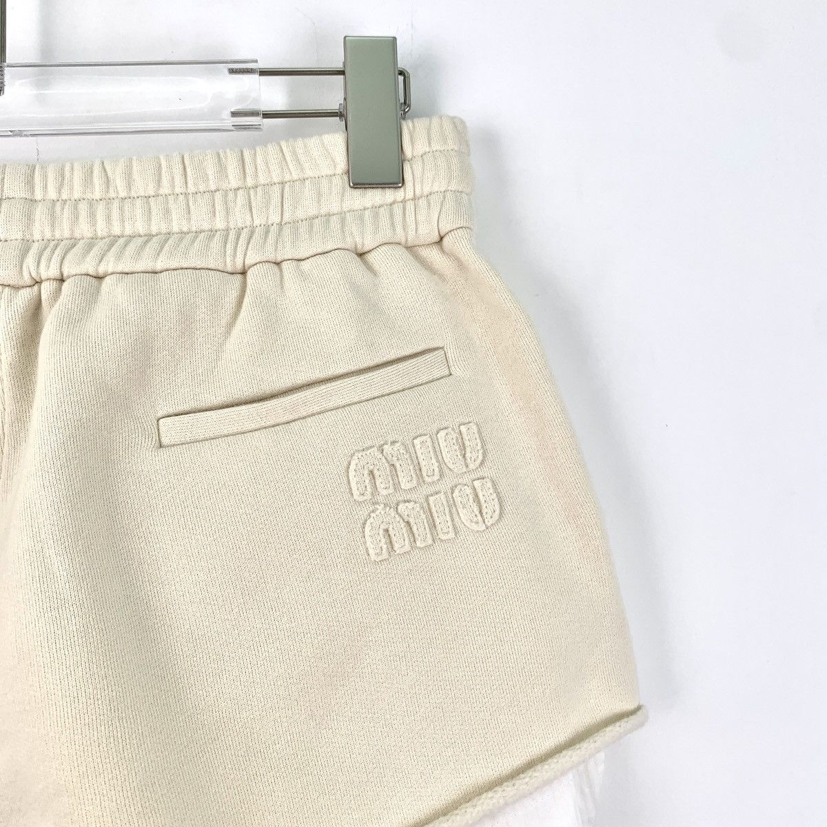 Miu Miu Miu Miu Beige Letter Logo Embroidered Casual Shorts K26WX Size 27" / US 4 / IT 40 - 5 Thumbnail