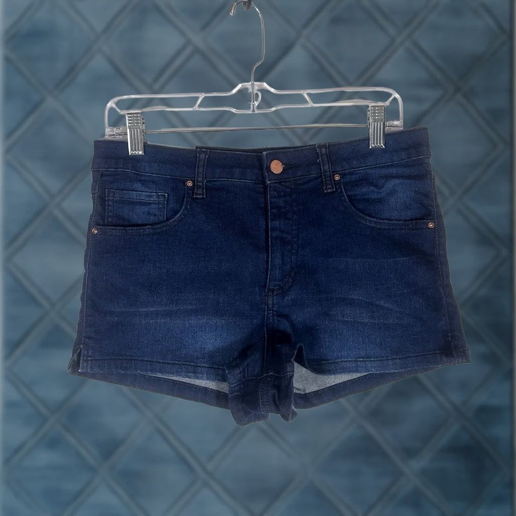 Forever 21 FOREVER 21 Denim Shorts Womens 28 Dark Wash High Rise 2" Inseam NWT Size 28" / US 6 / IT 42 - 1 Thumbnail
