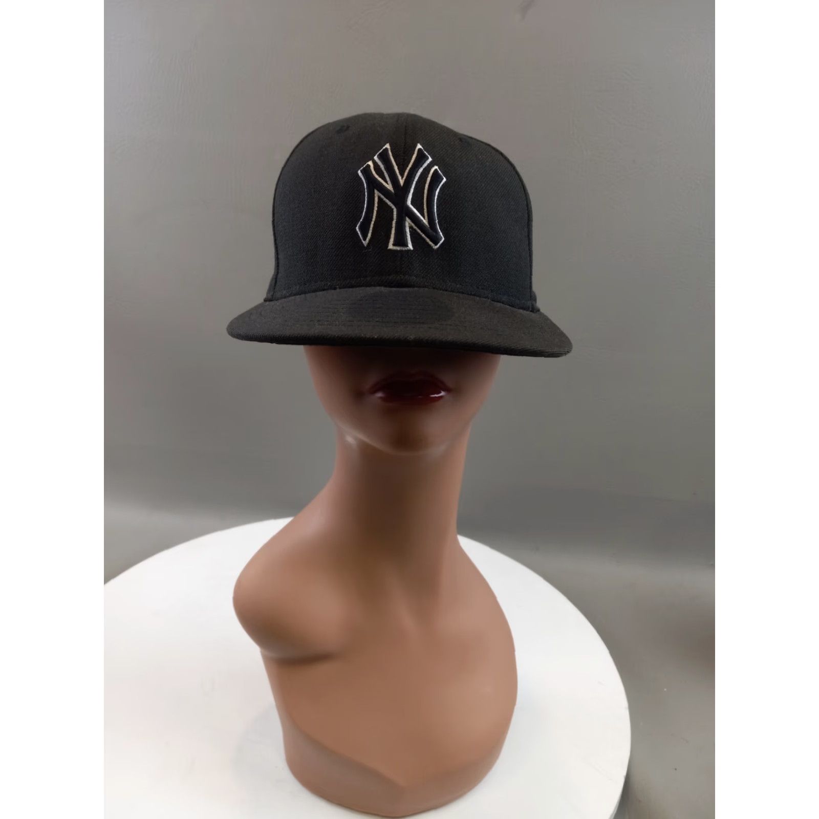 New Era VINTAGE New Era NY Yankees MLB Black Baseball Cap Hat Size 7 55.8 Men Baseball Cap Mens Black 7 Size ONE SIZE - 2 Thumbnail