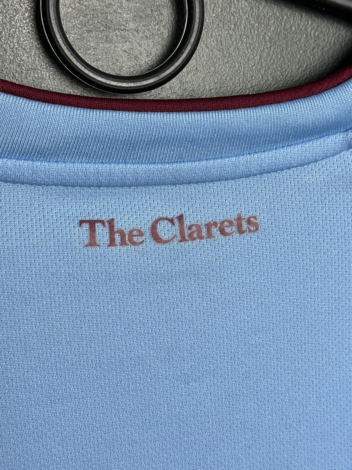 Umbro Burnley 19/20 Away Football Jersey Size US L / EU 52-54 / 3 - 4 Thumbnail