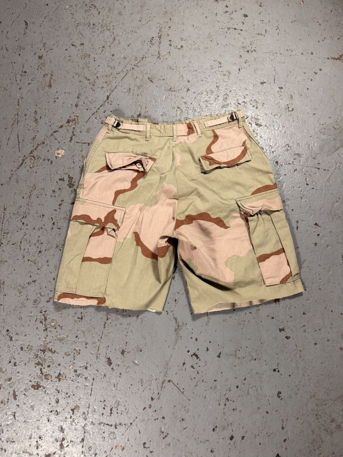 Other Vintage Army Camo Cropped Cargo Shorts Size US 34 / EU 50 - 4 Thumbnail