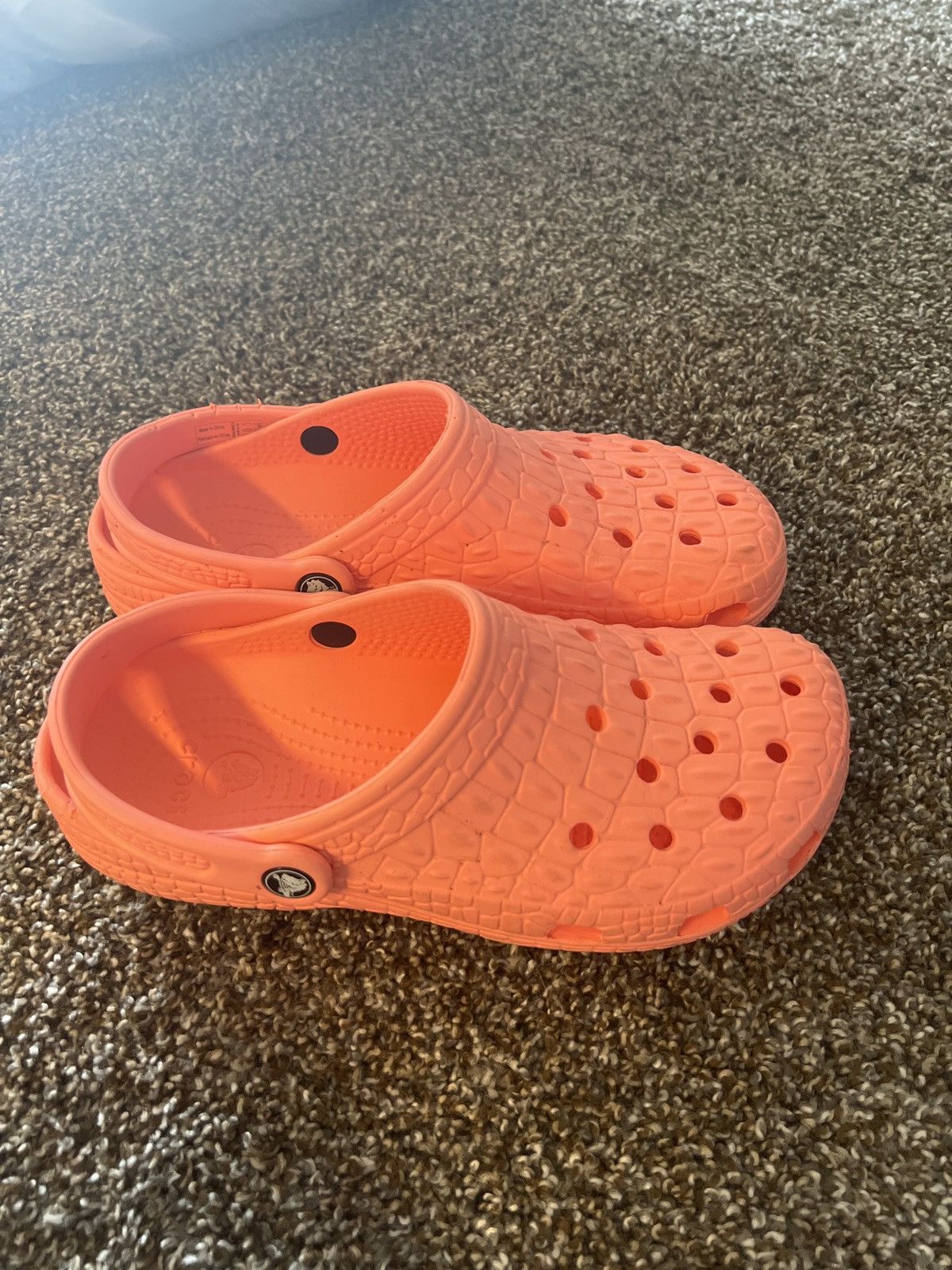 Crocs Crocs Unisex-Adult Classic Crocskin Clogs Size US 10 / IT 40 - 7 Thumbnail