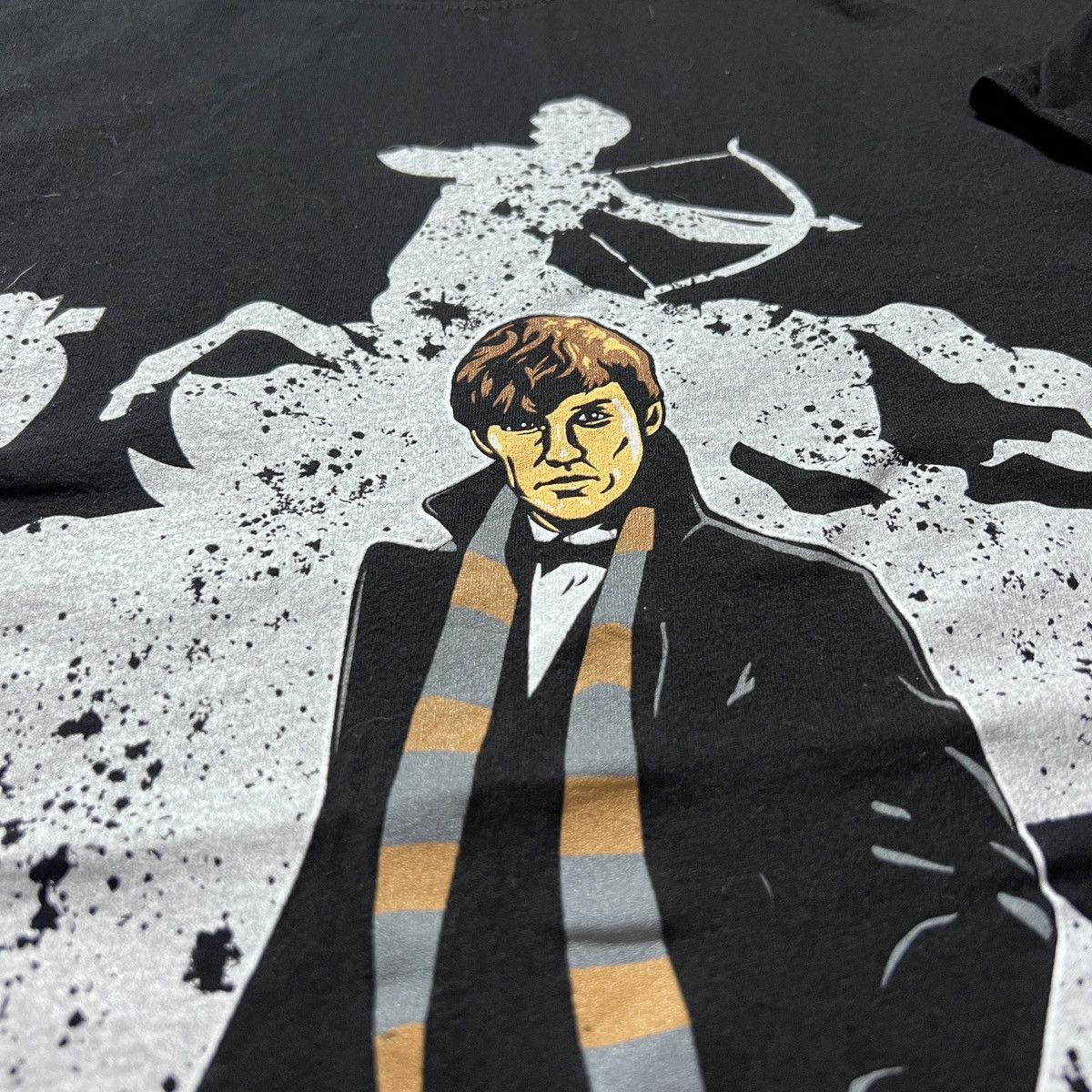 Gildan Newt Scamander Fantastic Beast movie Promo Tee XL Size US XL / EU 56 / 4 - 1 Thumbnail