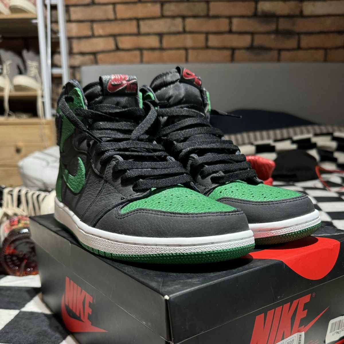 BOSTON CELTICS JORDAN RETRO HIGH OG PINE