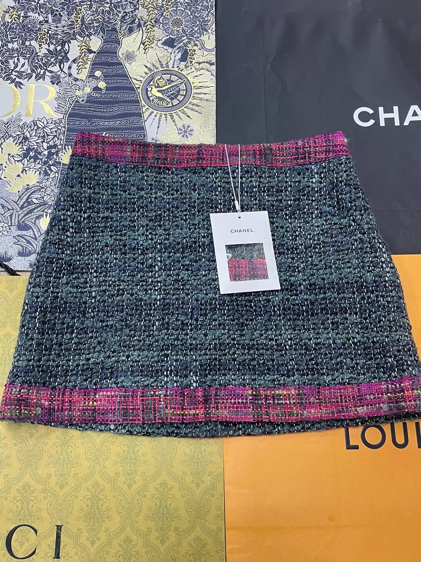 Chanel Chanel Women's Color Blocked Tweed Skirt Size 38 New Size 27" / US 4 / IT 40 - 1 Thumbnail