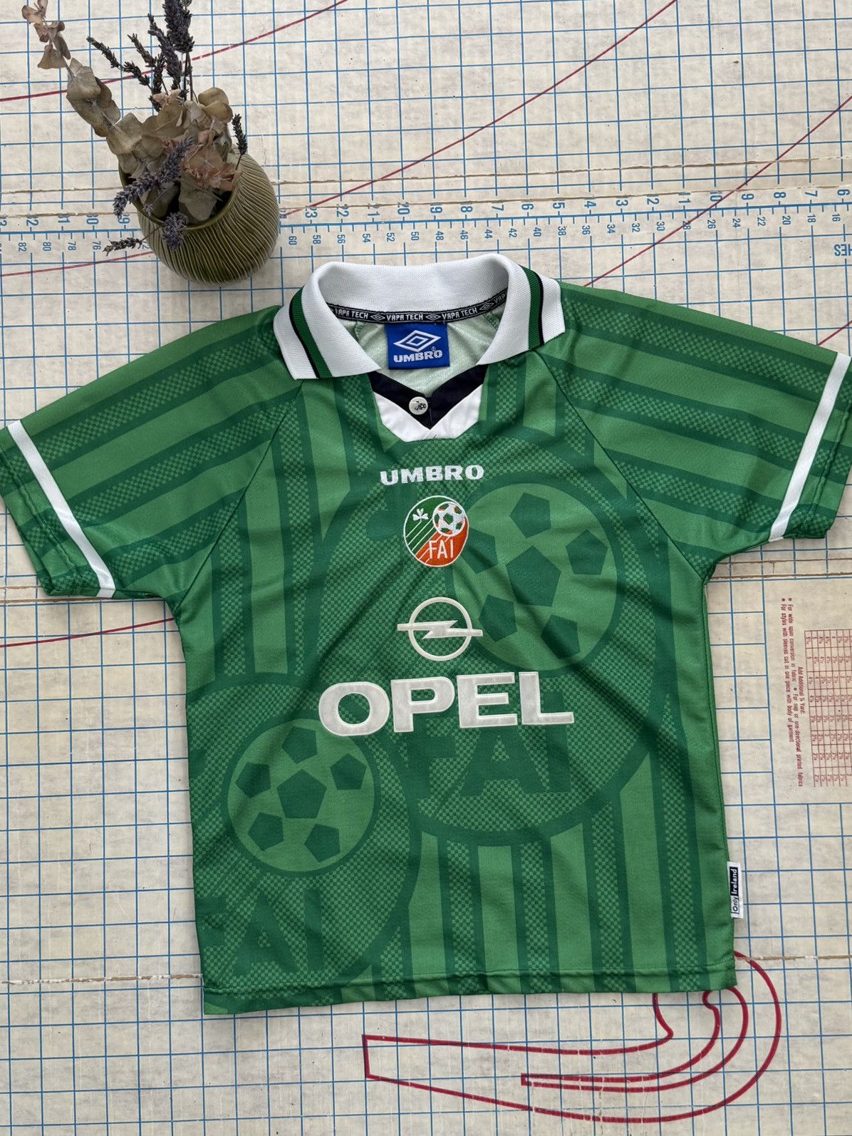 Vintage Umbro Republic of Ireland Jersey Green Y-Size 17x23