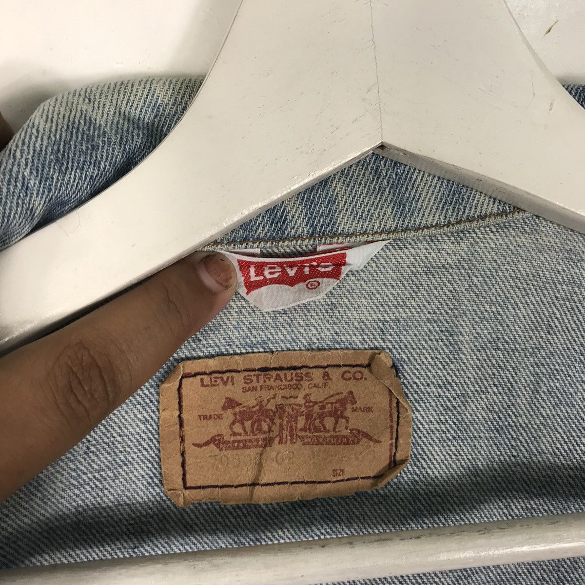 Levi's 🔥 90s RARE VINTAGE LEVIS 705 TRUCKER JACKET MADE IN FRANCE Size US M / EU 48-50 / 2 - 10 Thumbnail