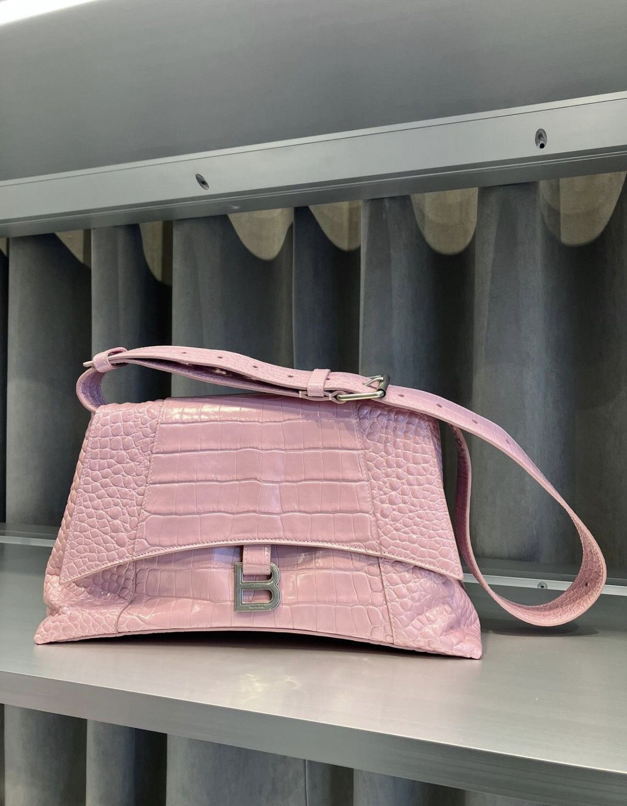 Balenciaga Balenciaga Leather Downtown M Shoulder Bag Size ONE SIZE - 1 Preview