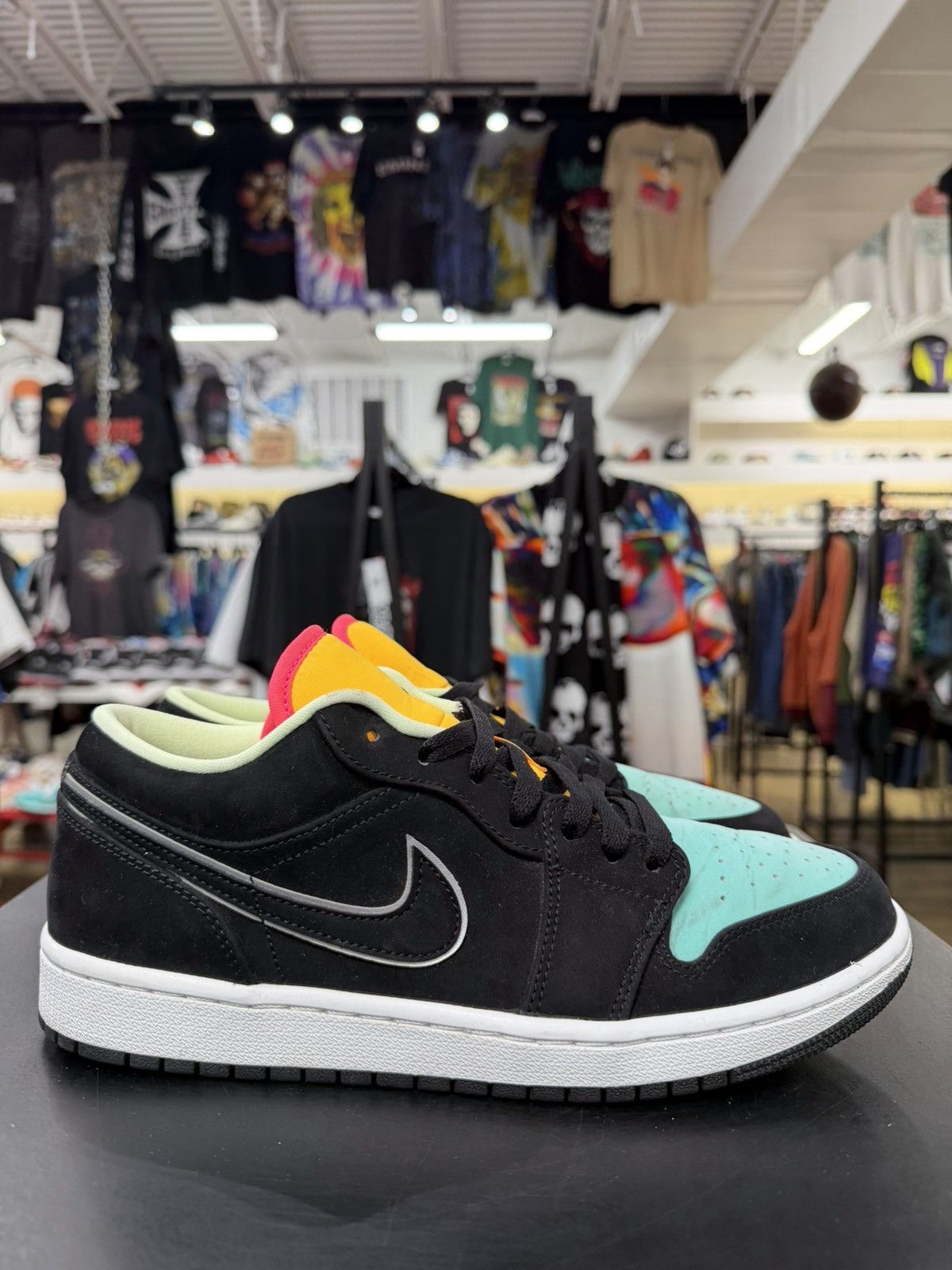 Jordan Brand Jordan 1 Low Black Aurora Green Laser Orange Size 9 (2020) Size US 9 / EU 42 - 6 Thumbnail