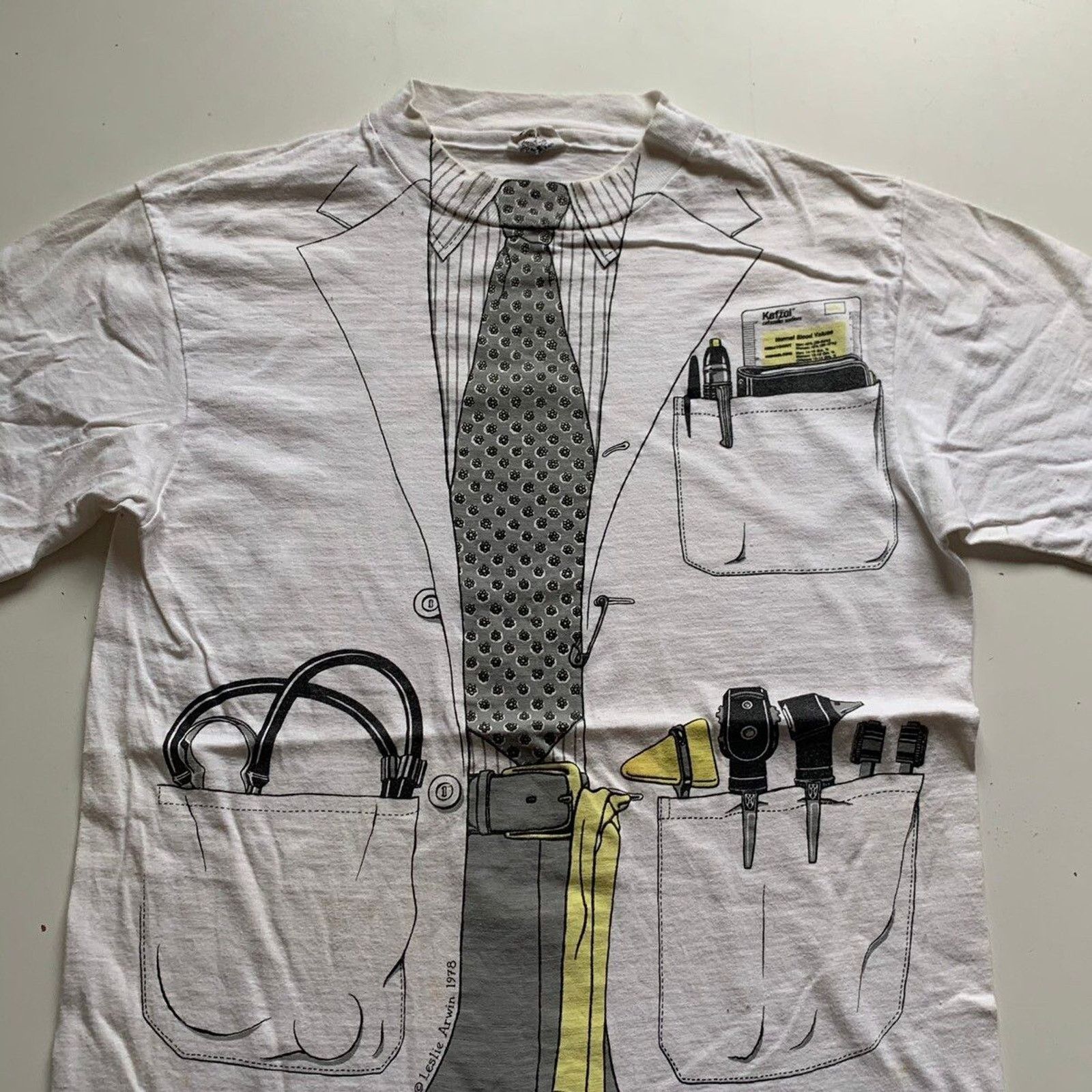 Hanes Vintage 1978 Leslie Arwin Doctors Outfit AOP T Shirt Medium Size US S / EU 44-46 / 1 - 2 Thumbnail