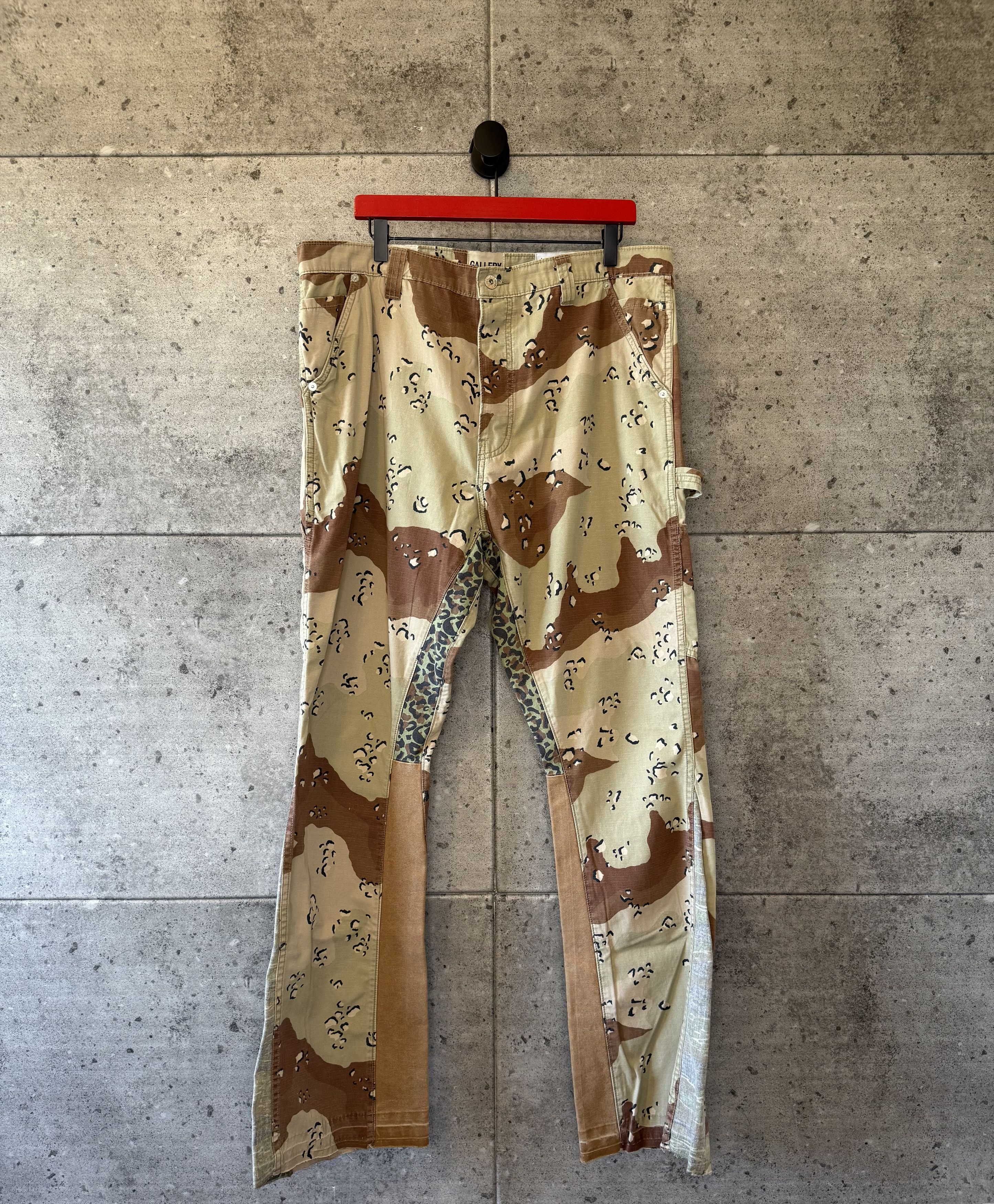 Gallery dept chocolate chip la flare camo pants