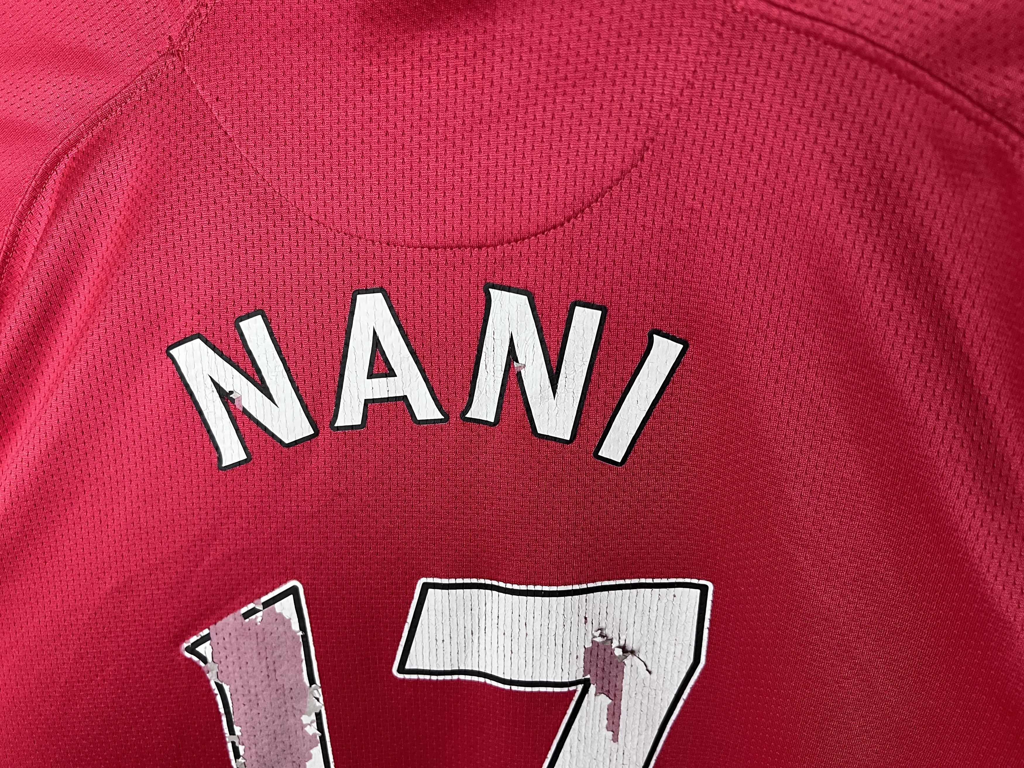 Nike NANI #17 MANCHESTER UNITED 2007 HOME FOOTBALL SHIRT SOCCER Size US L / EU 52-54 / 3 - 4 Thumbnail