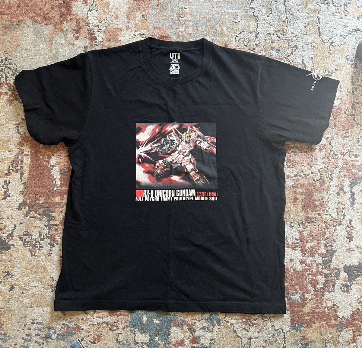 Uniqlo uniqlo unicorn gundam tee Size US XL / EU 56 / 4 - 1 Thumbnail