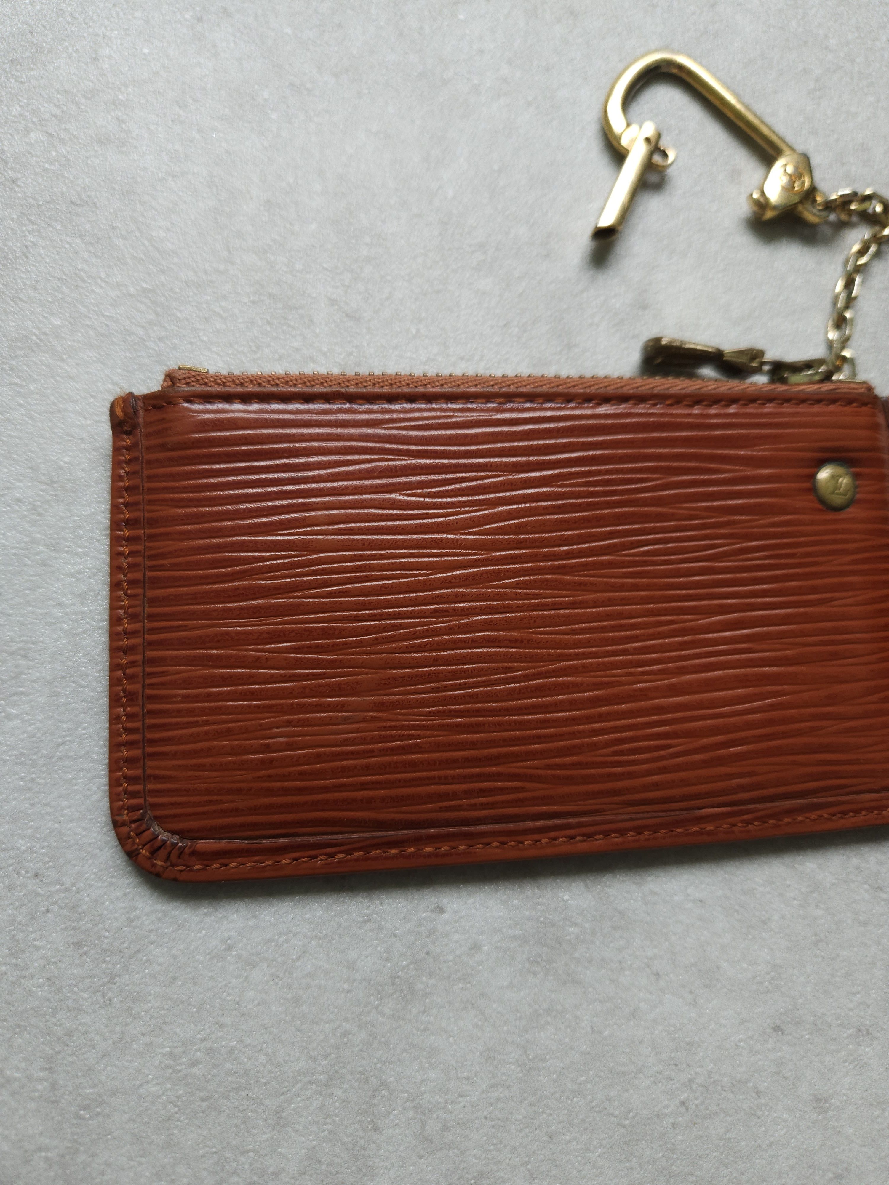 Louis Vuitton Vintage Louis Vuitton epi leather pochette cle Size ONE SIZE - 7 Thumbnail