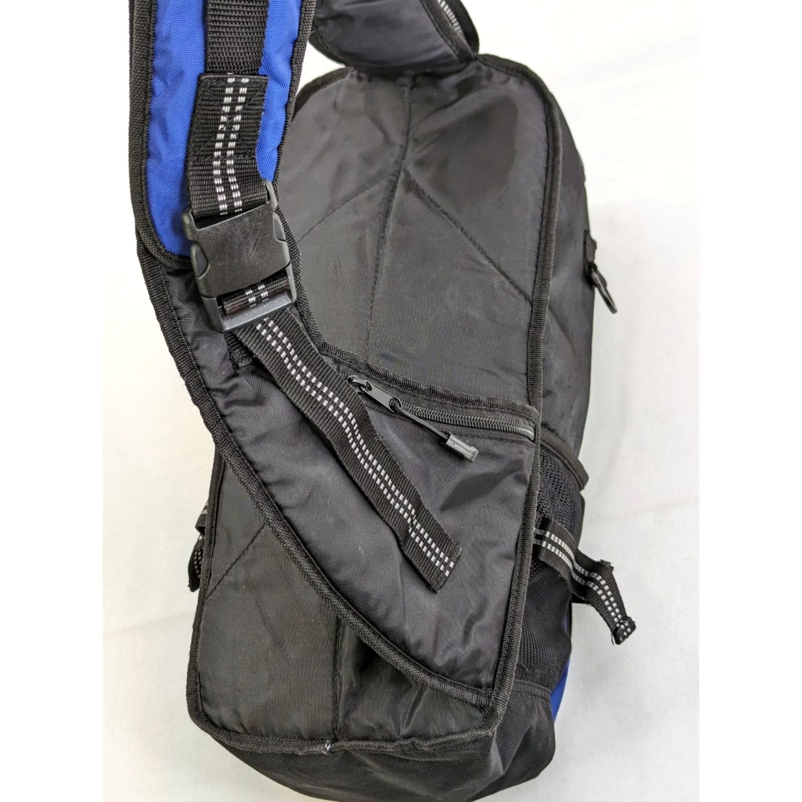 Vintage VINTAGE IRONMAN Triathlon Hydration Pack Running Bag Embroidered Shoulder Bag Black Medium Unisex Adults Boys Girls Mens Womens Size ONE SIZE - 4 Thumbnail