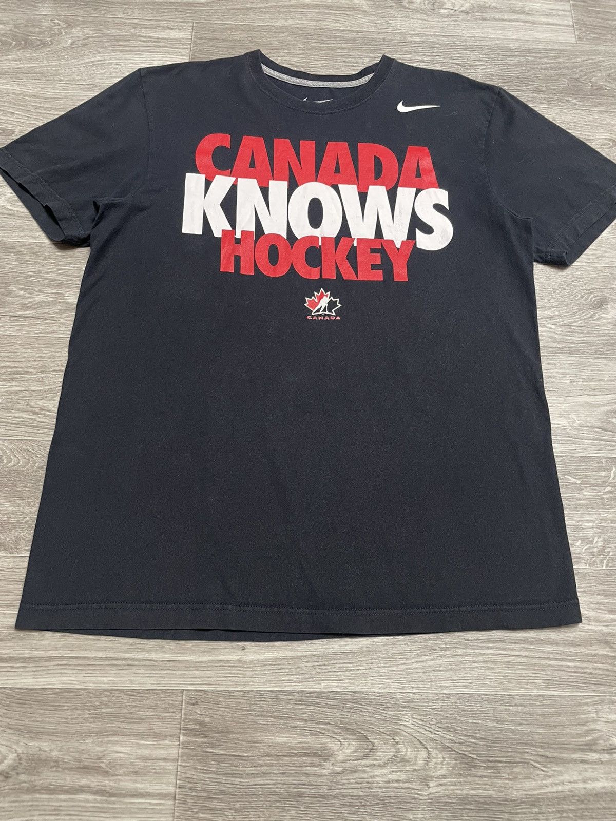 Nike Vintage Nike Canada Knows Hockey T-Shirt Size US L / EU 52-54 / 3 - 3 Thumbnail