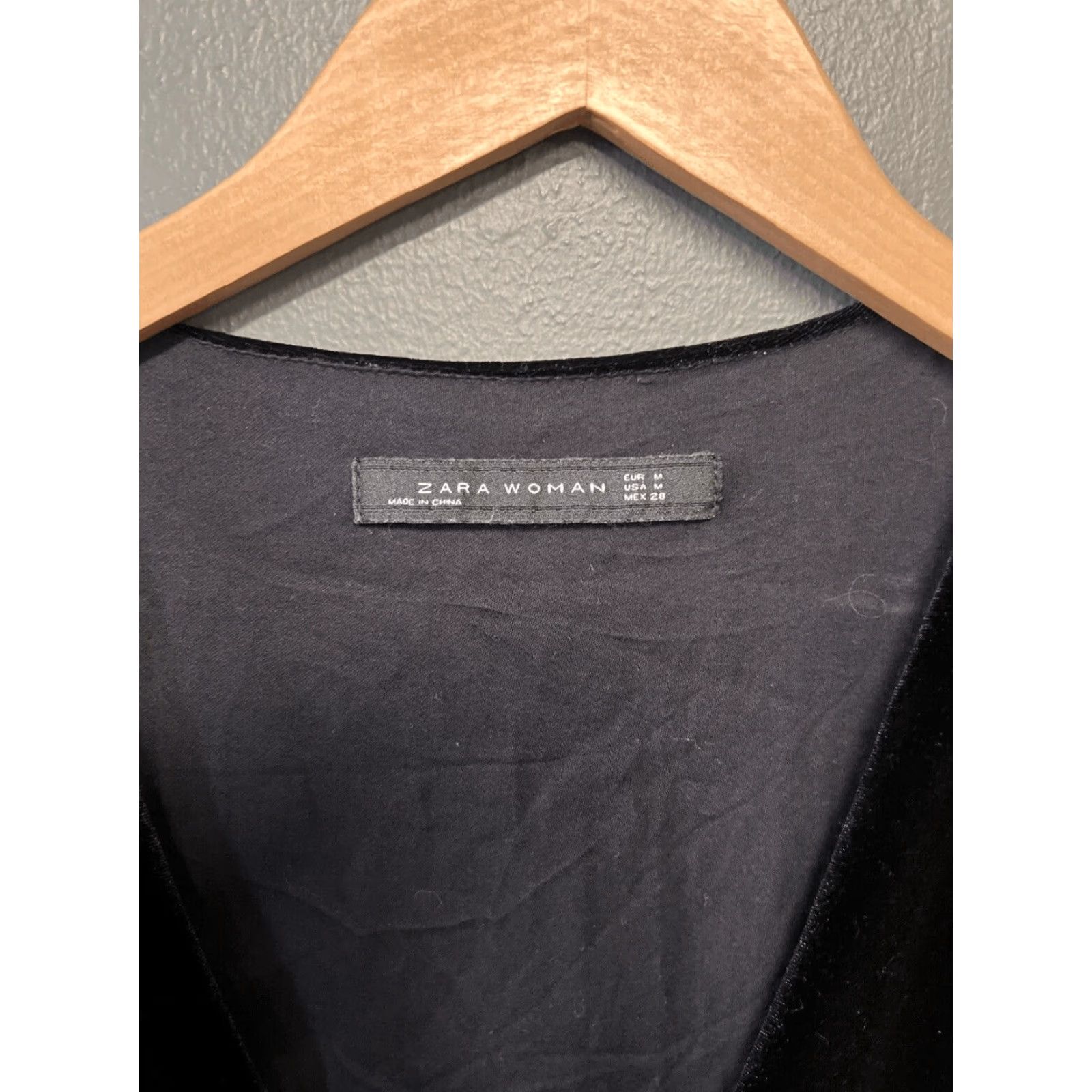 Zara ZARA Blouse Women's Velour Sleeveless Medium Black Size M / US 6-8 / IT 42-44 - 2 Thumbnail