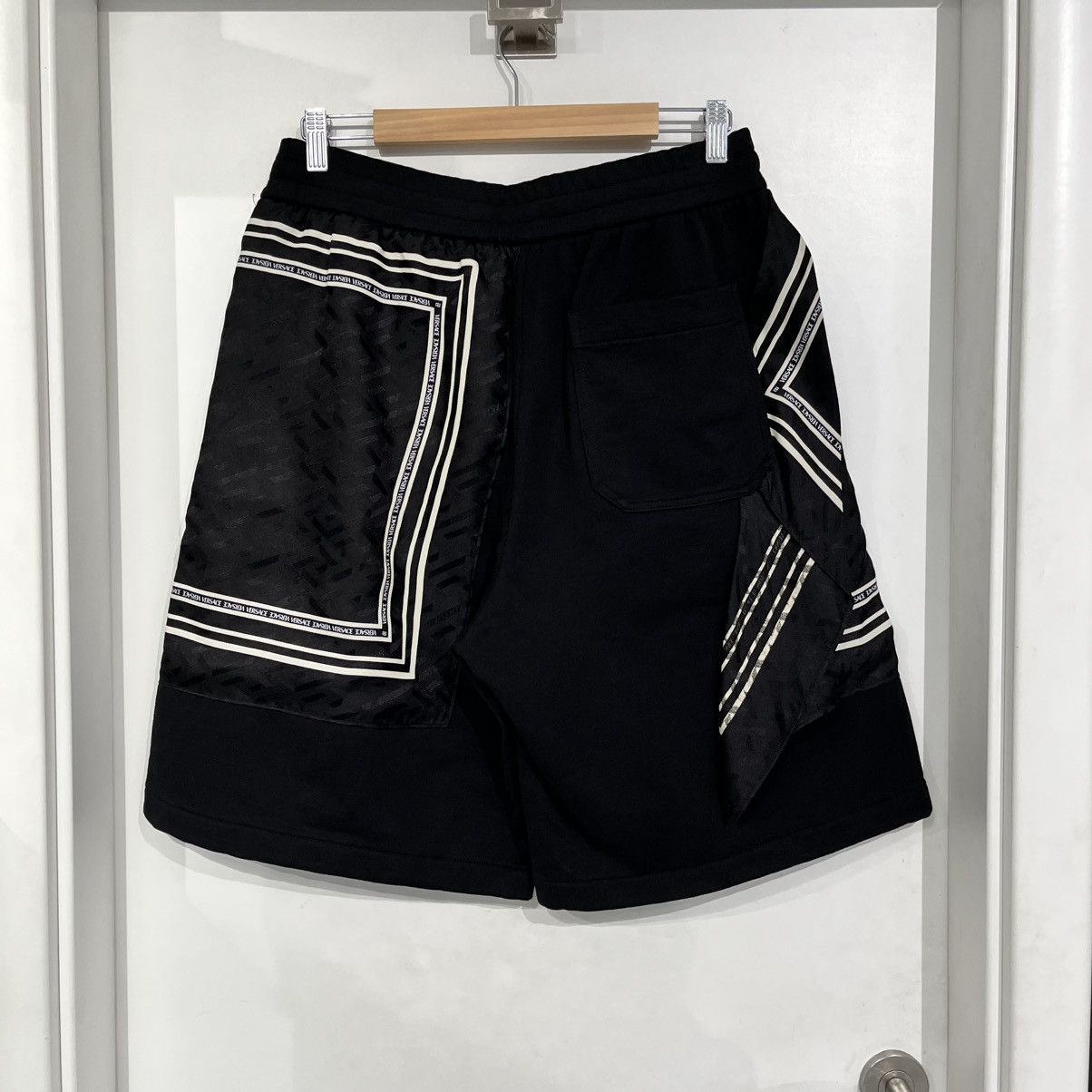 Versace Versace Shorts Black Size US 30 / EU 46 - 2 Thumbnail