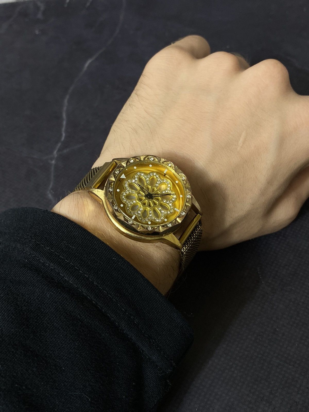 Japanese Brand Vintage Spinning Flower Dial Watch Size ONE SIZE - 5 Thumbnail
