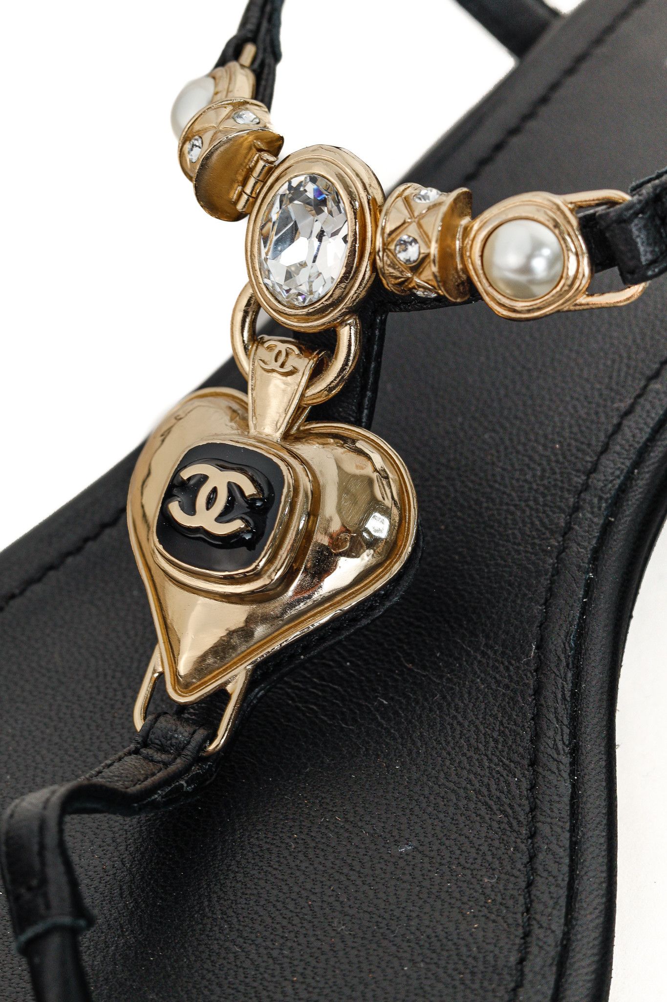 Chanel Chanel Cruise 2023 Embellished Heart Leather Thong Sandals Size US 10.5 / IT 40.5 - 8 Thumbnail