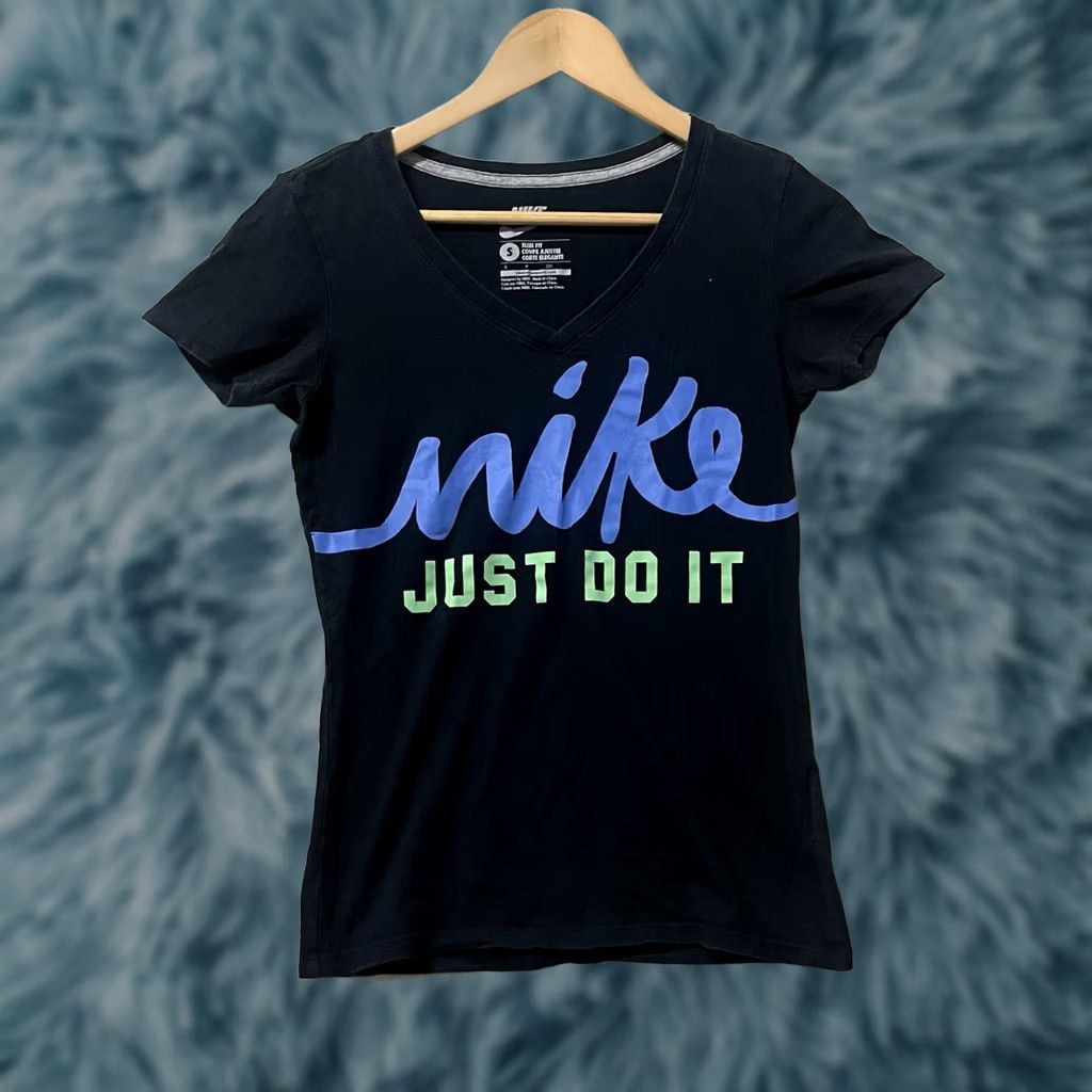 Nike Nike Just Do It Shirt Slim Fit Womens Small Black Short Sleeve V-Neck T-Shirt Size S / US 4 / IT 40 - 1 Thumbnail