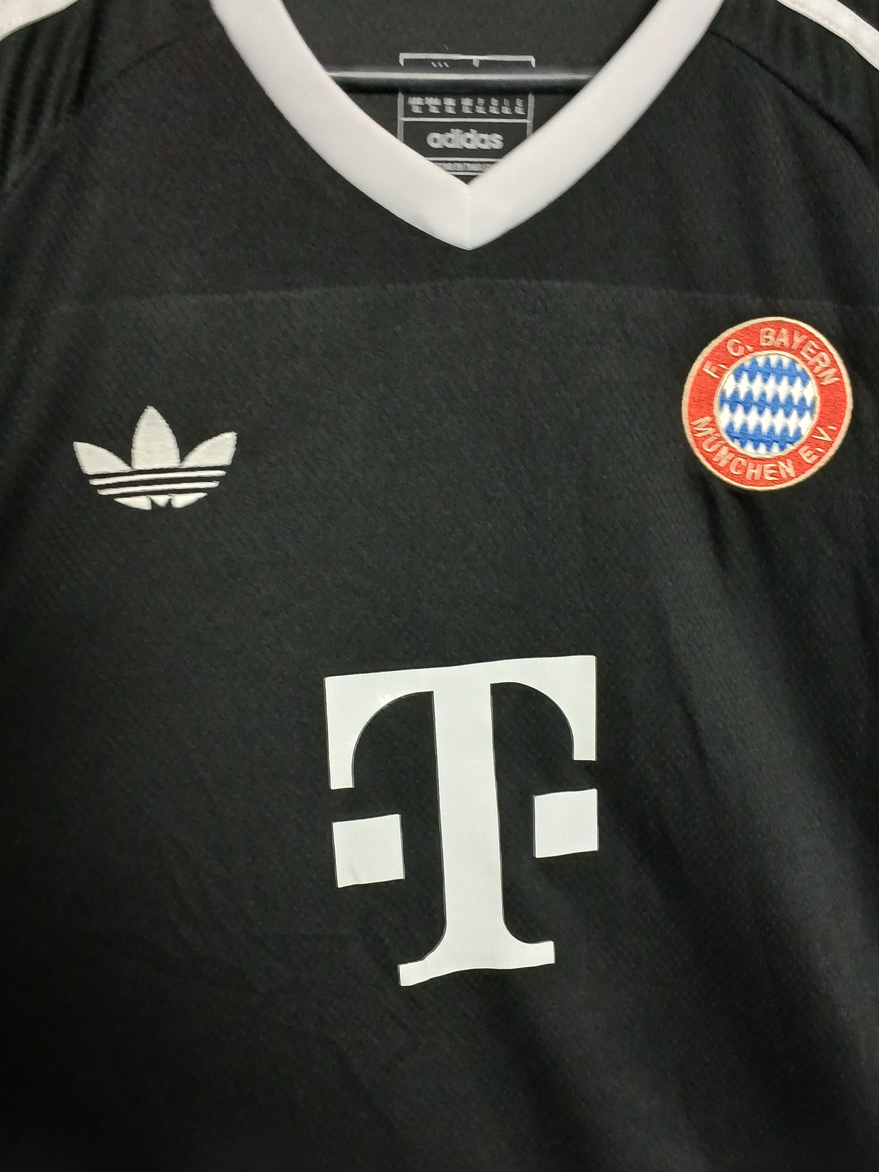 Other Bayern Munich 24/25 Third Goalkeeper Football Jersey T-Shirt Size US XL / EU 56 / 4 - 3 Thumbnail