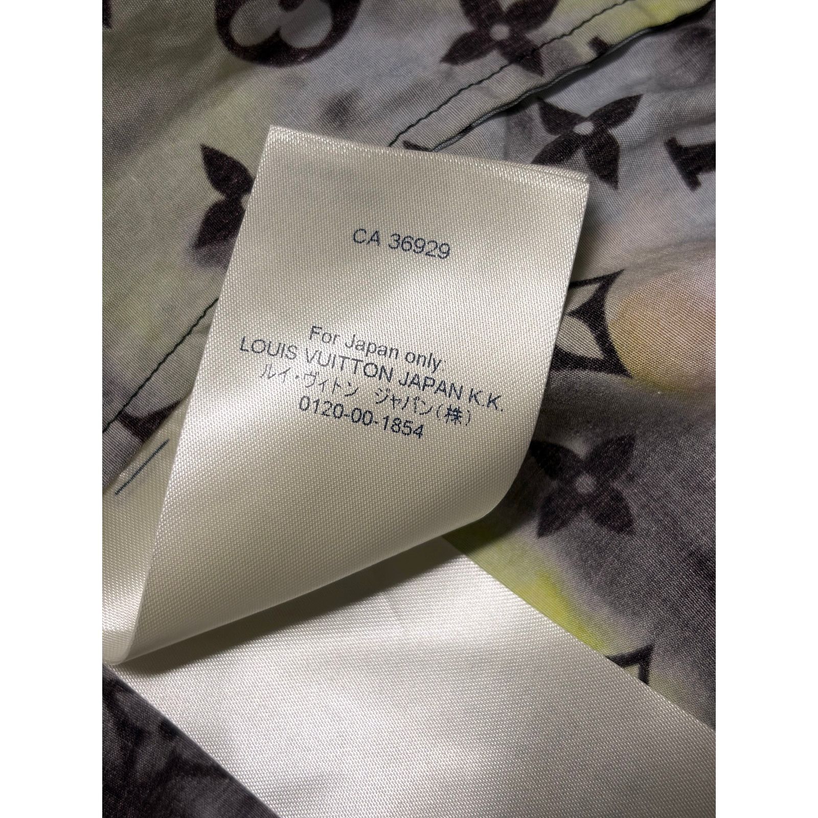 Louis Vuitton Authentic 2021 Louis Vuitton Zipped Monogram Tie-Dye Shirt Size US M / EU 48-50 / 2 - 11 Thumbnail