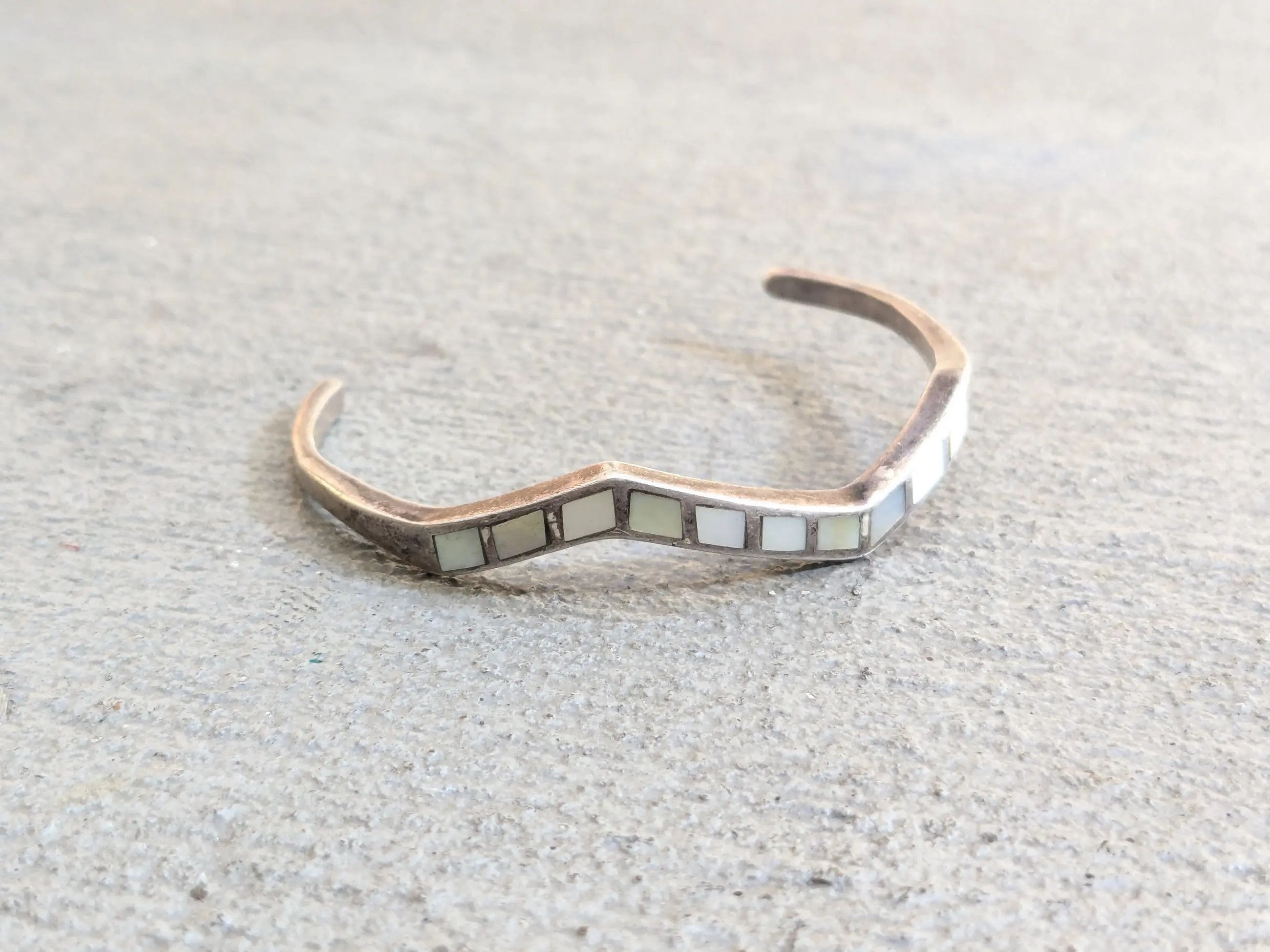 Jewelry Vintage Sterling Silver Bracelet Mother or Pearl MOP Cuff Size ONE SIZE - 1 Thumbnail