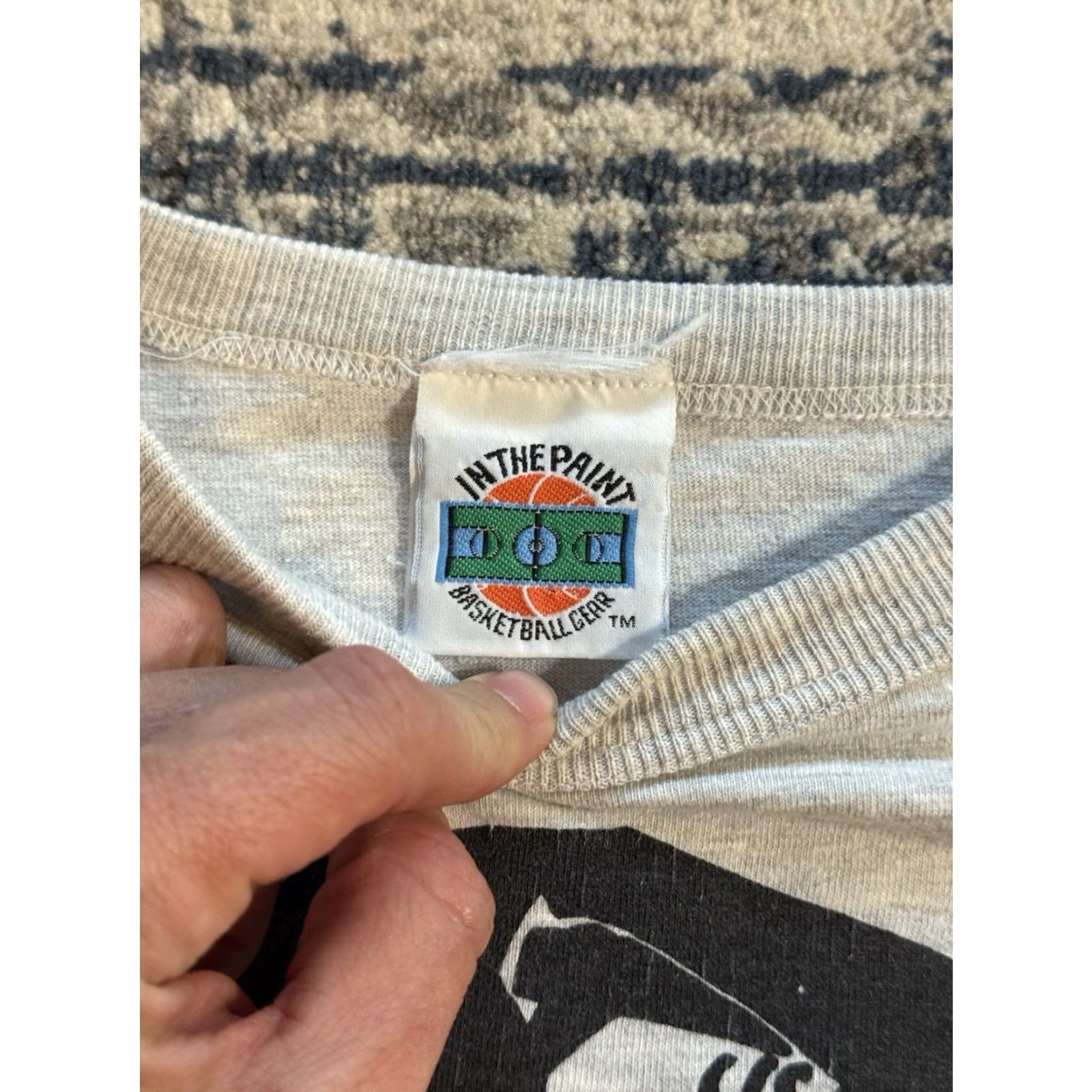 Vintage VINTAGE 90s Chicago Bulls In The Paint T Shirt Mens M Gray Short Sleeve Crew Neck Graphic Print Logo Rap Hip Hop Sports 90s Size US M / EU 48-50 / 2 - 4 Thumbnail