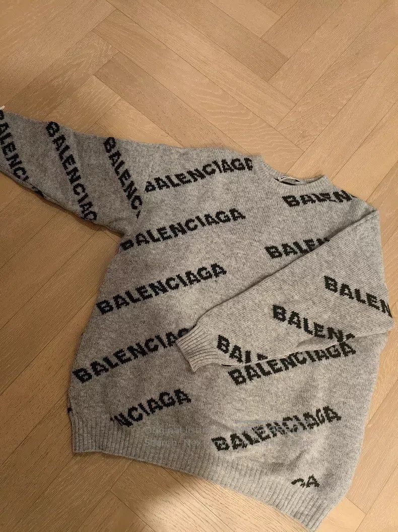 Balenciaga Balenciaga Sweater Size XS / US 0-2 / IT 36-38 - 1 Thumbnail