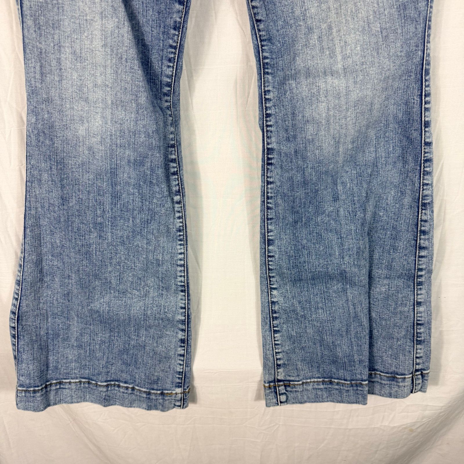 Other Torrid Bombshell Flare Jeans 12R High Rise Light Wash Size 34" / US 12 / IT 48 - 3 Thumbnail