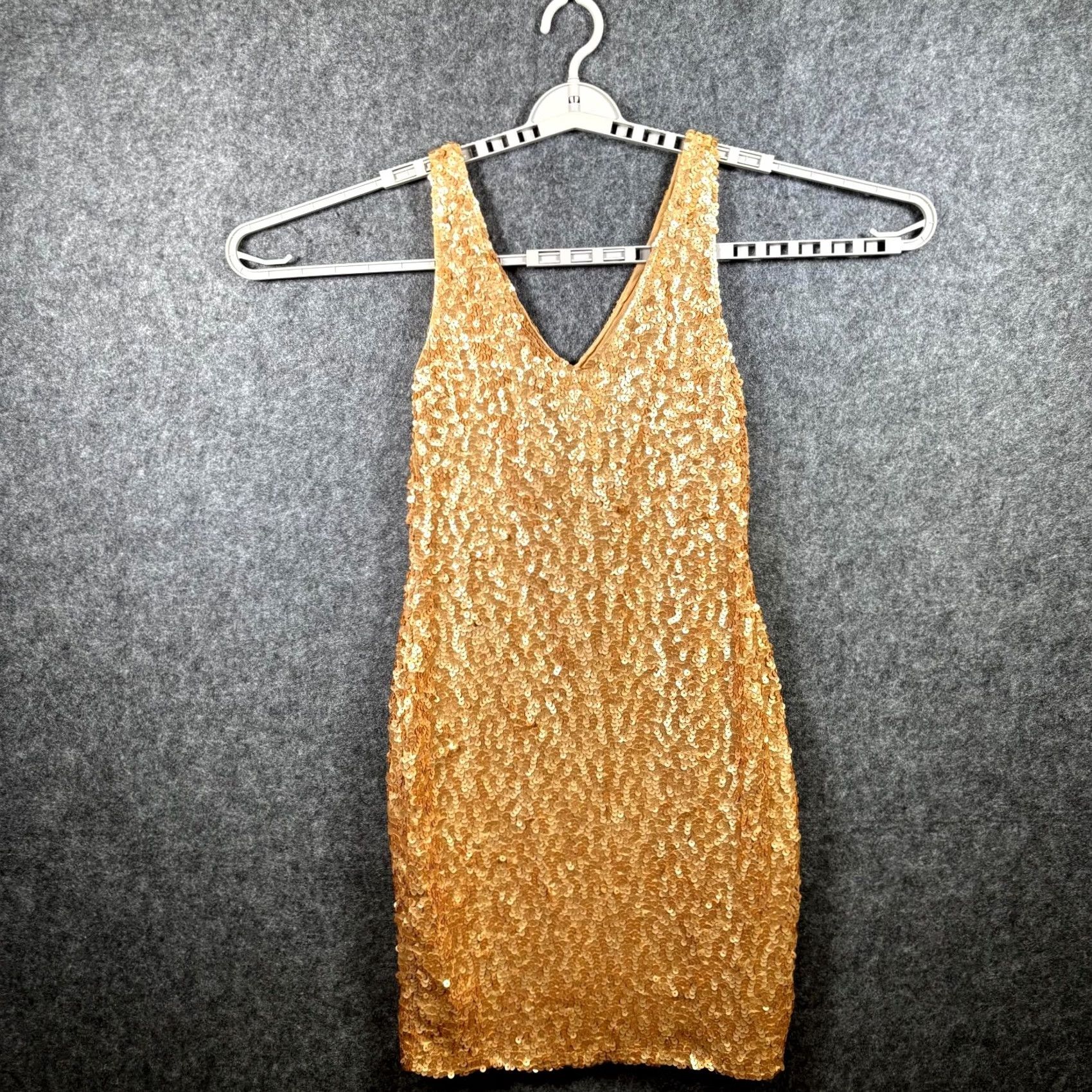 Vintage Pretty Guide Gold Sequin Mini Sheath Dress Women's L PartyCocktail Wedding V-Neck Sleeveless Sleeveless Pullover Short Dress Size L / US 10 / IT 46 - 2 Thumbnail