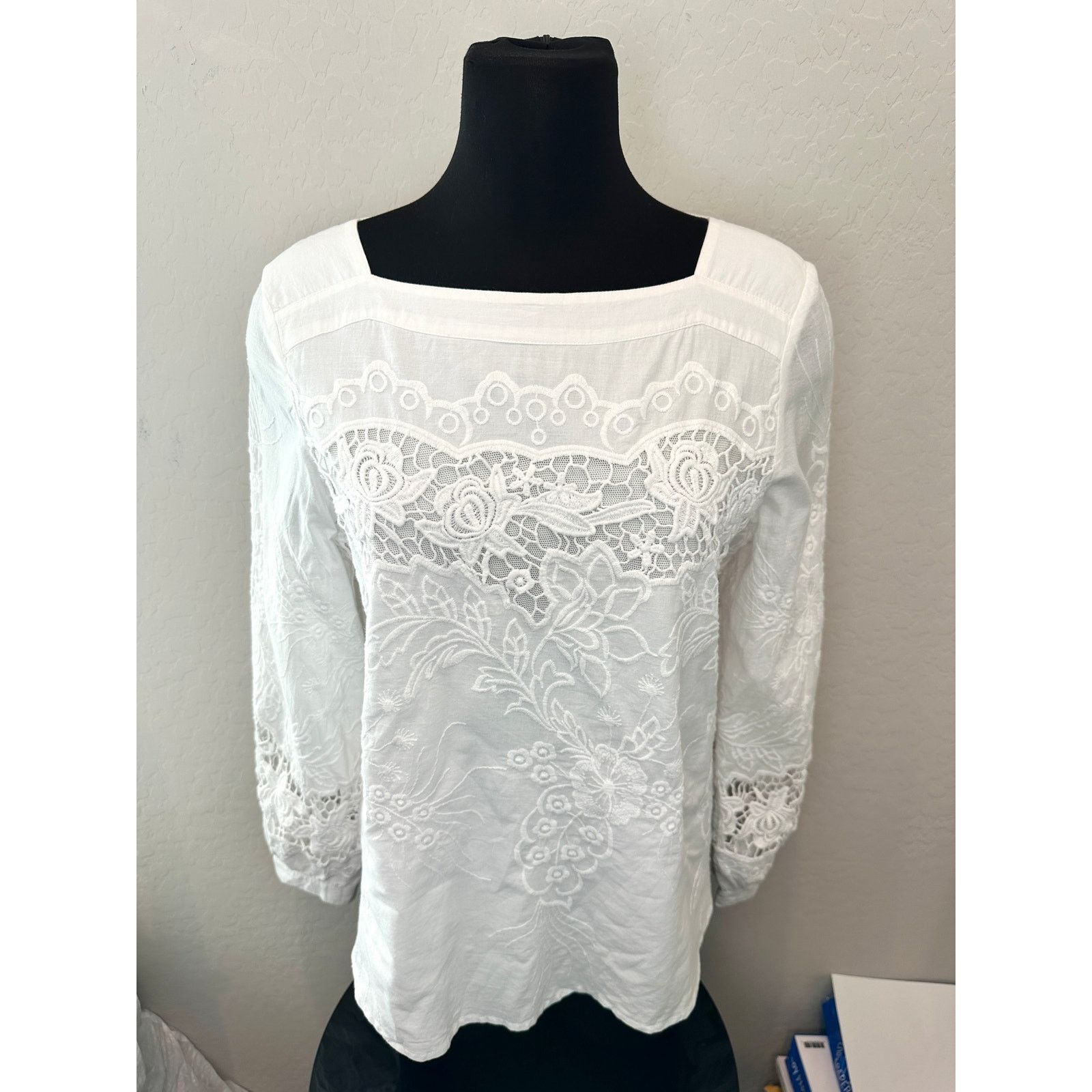 Chicos CHICOS White Embroidered Floral Square Neck Long Sleeve Top Size M / US 6-8 / IT 42-44 - 2 Thumbnail