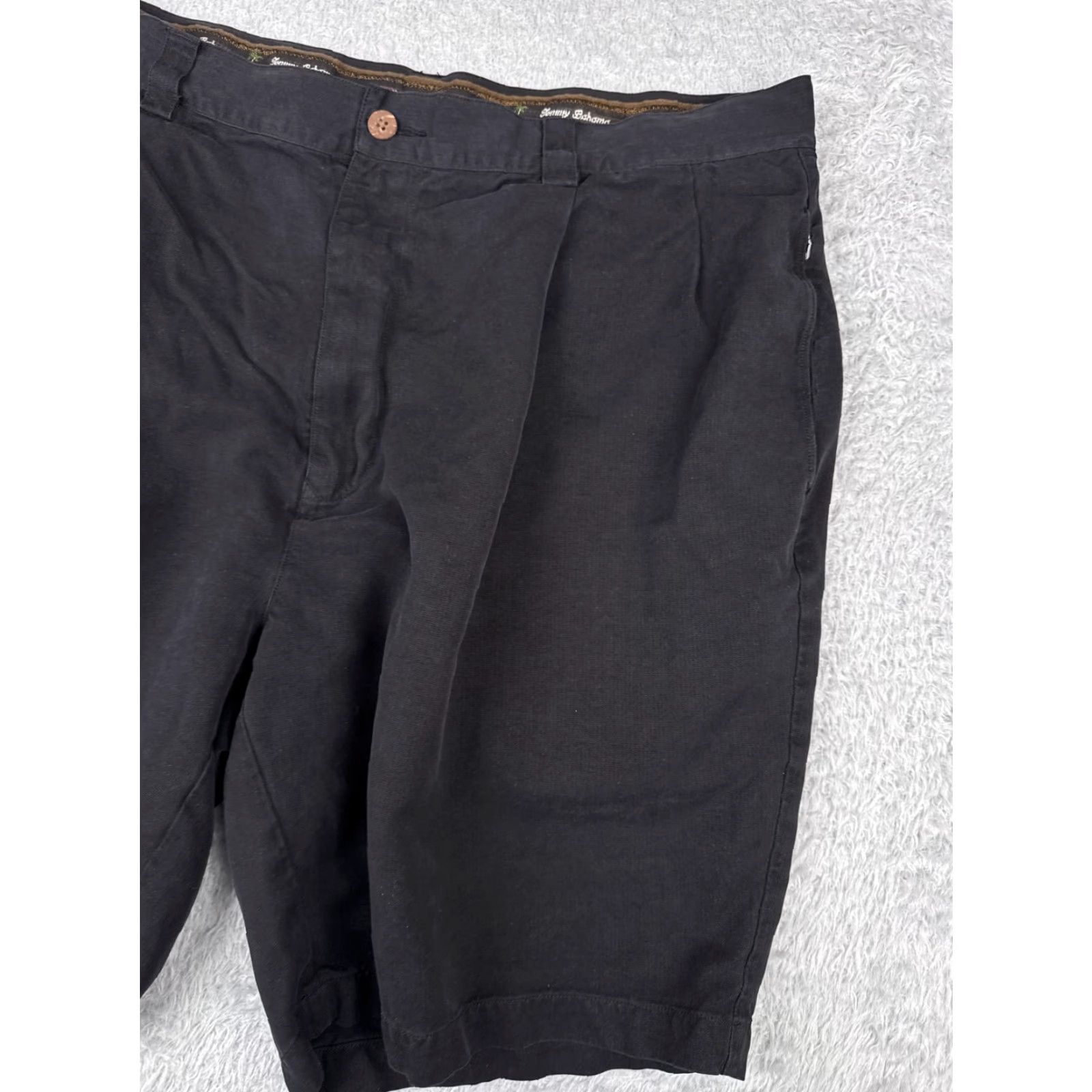 Tommy Bahama Tommy Bahama Shorts Bermuda Men 38 Black Silk Pleated Beach Golf Casual 9in Inseam 100% Silk Relaxed Logo Pockets Aloha Beach Designer Mens Size US 38 / EU 54 - 5 Thumbnail