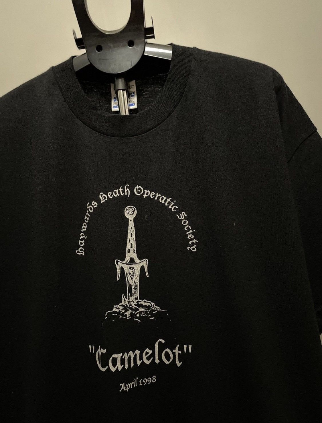 Vintage Camelot Vintage 1998 T shirt Size US XL / EU 56 / 4 - 2 Thumbnail