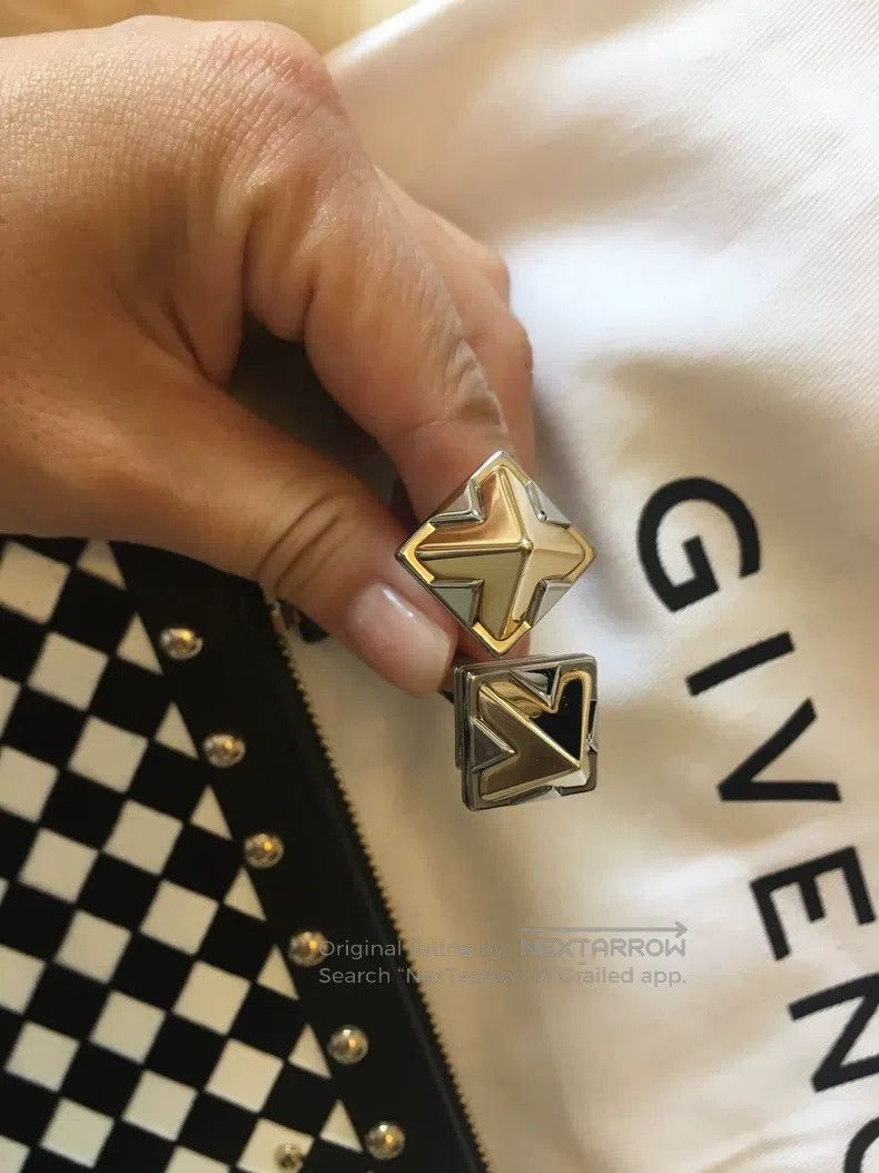 Givenchy Givenchy Classic Big Hole Black Hoodie Size S Original Pri Size ONE SIZE - 2 Thumbnail