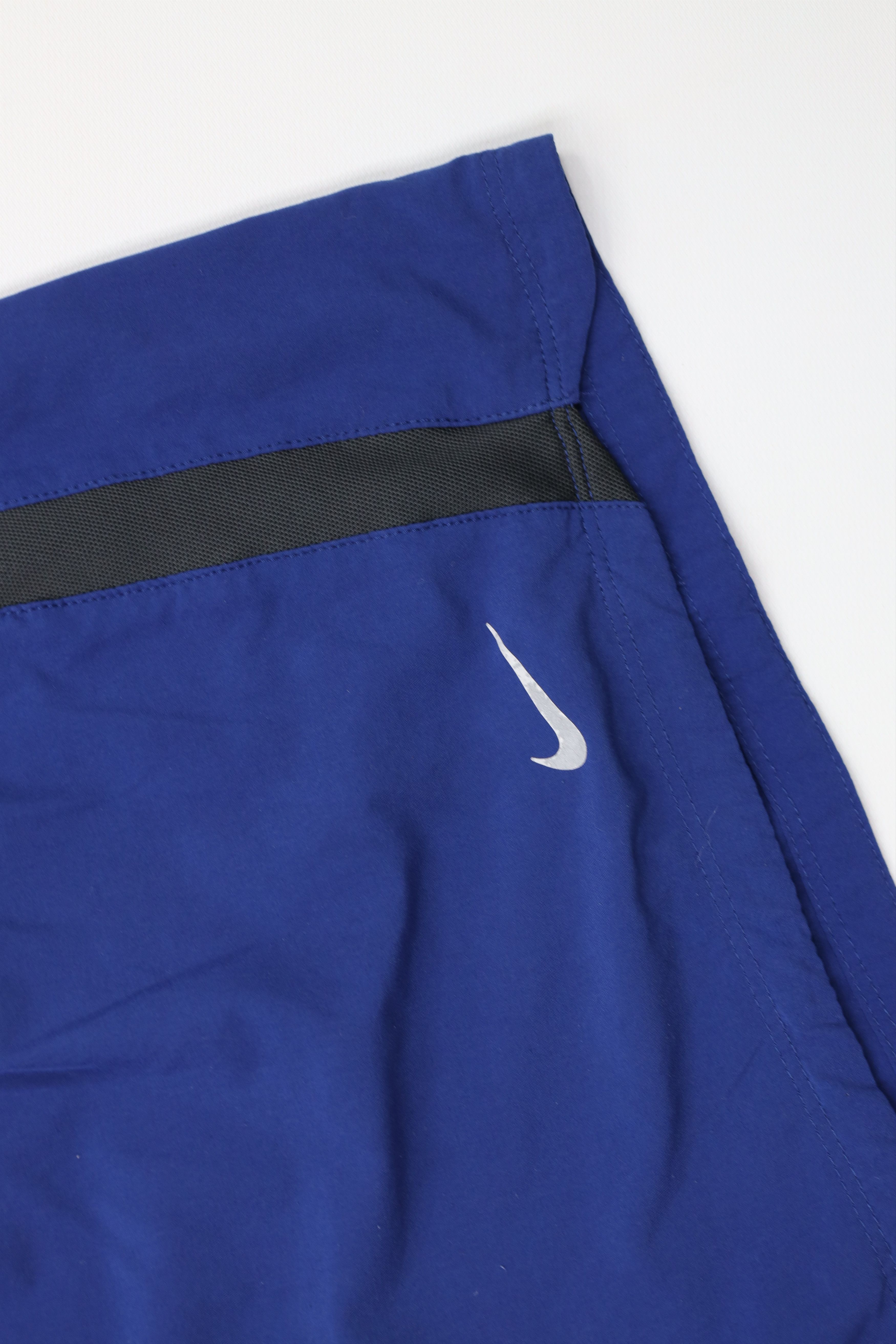 Nike Vintage Nike Mini Swoosh Reflective Lined Above Knee Shorts Size US 36 / EU 52 - 5 Thumbnail
