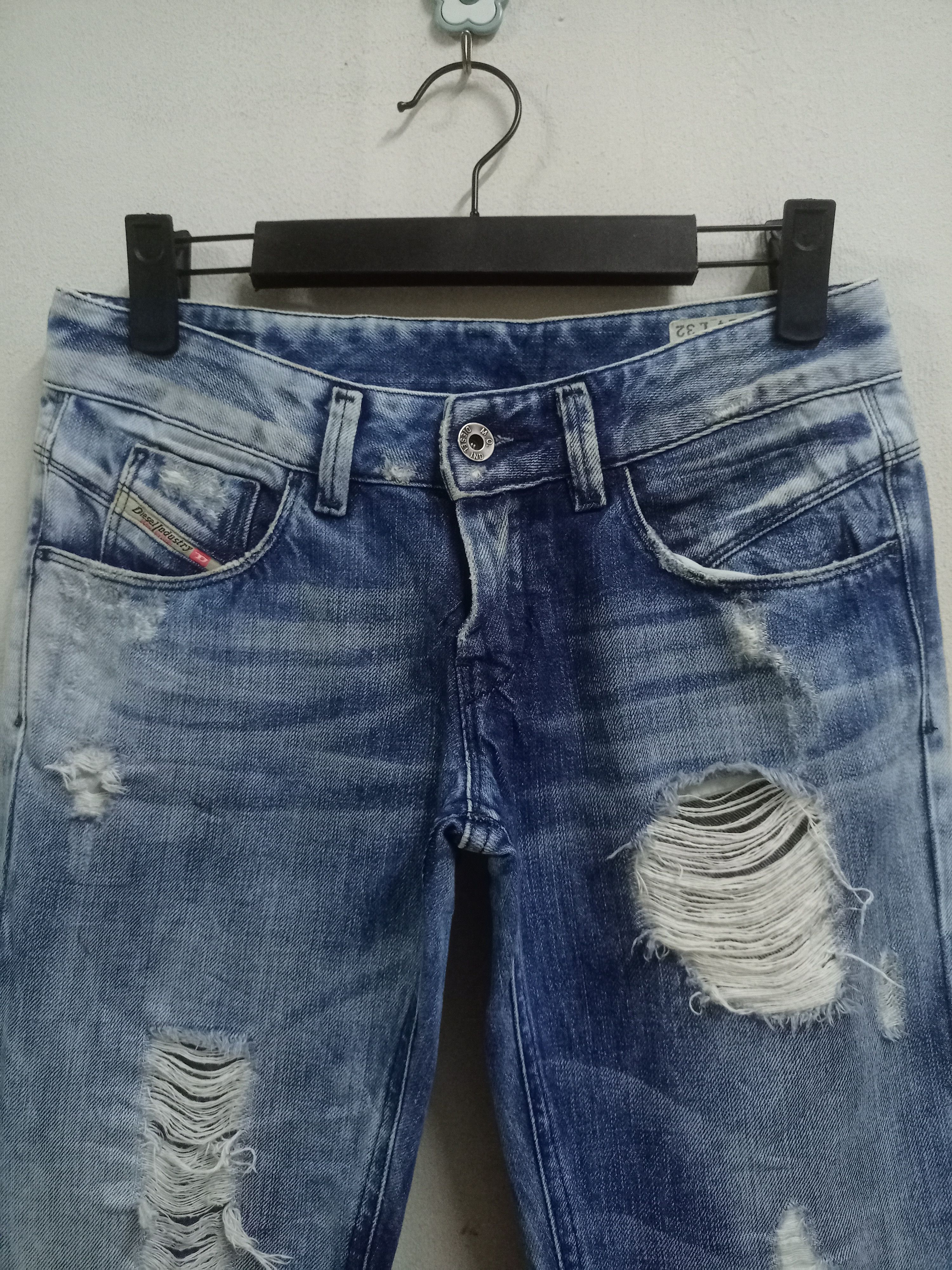 Diesel Vintage Diesel Light Wash Distressed Bootcut Jeans Size 27" / US 4 / IT 40 - 4 Thumbnail
