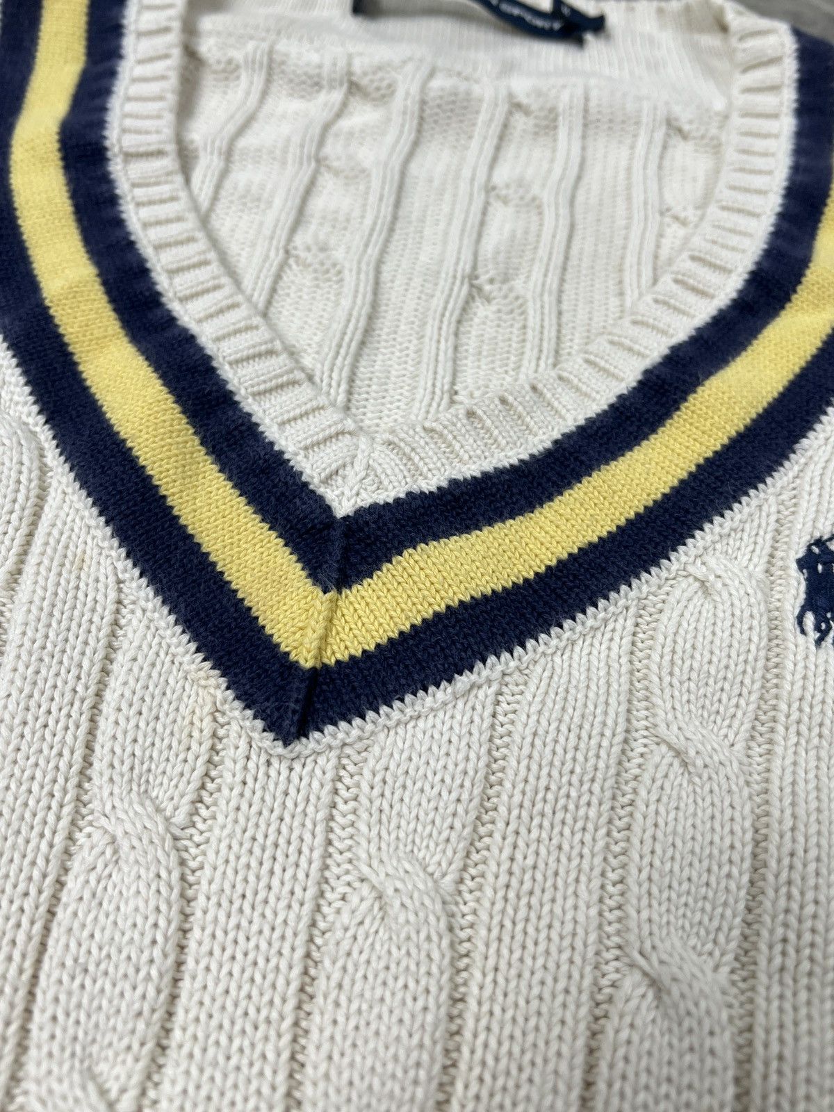 Polo Ralph Lauren Vintage Polo Ralph Lauren Heavyweight Knitted V-Neck Women’s Size M / US 6-8 / IT 42-44 - 5 Thumbnail