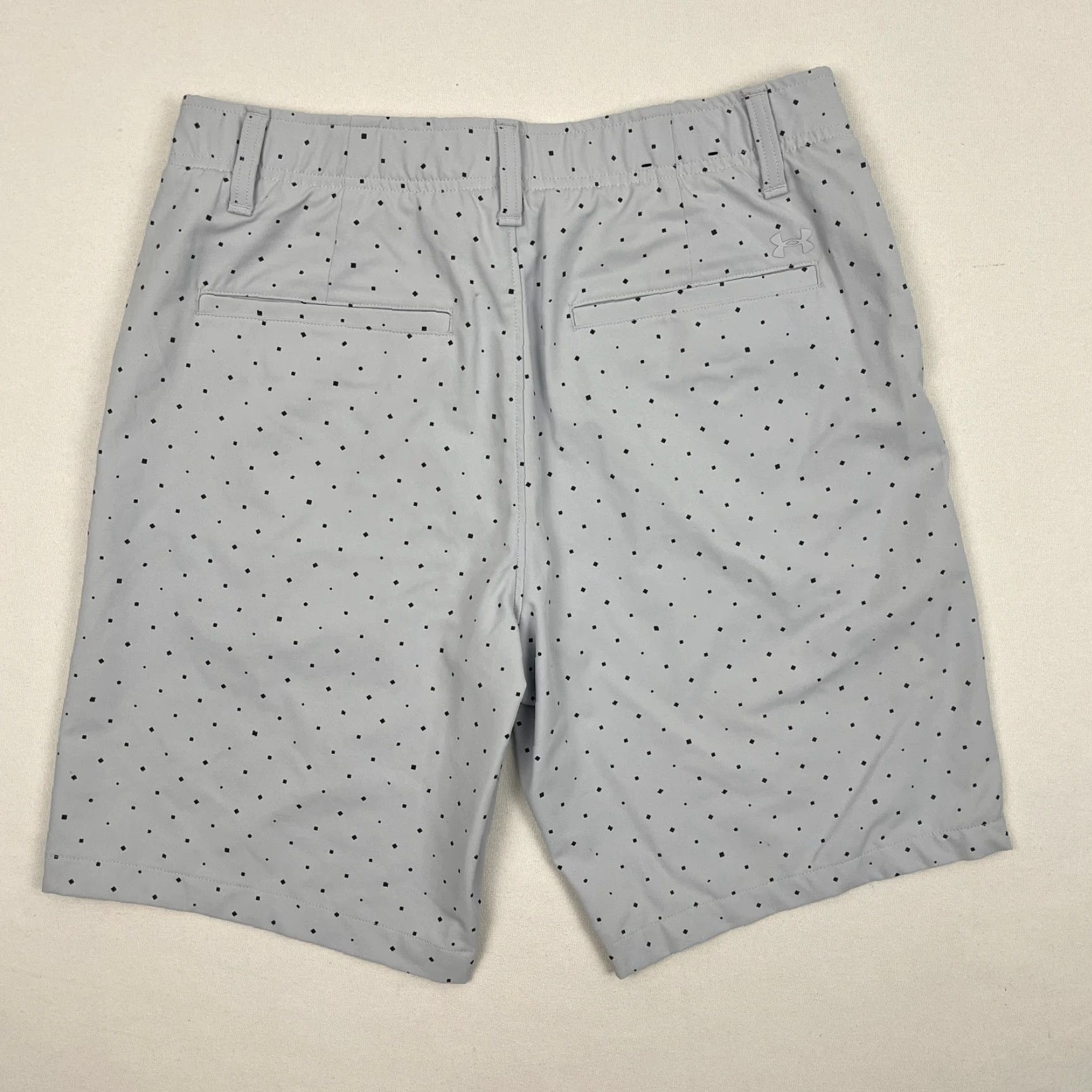 Under Armour Under Armour UA Shorts Mens 32 x 9" Gray Printed Performance Golf Chino Stretch Shorts Size US 32 / EU 48 - 2 Thumbnail