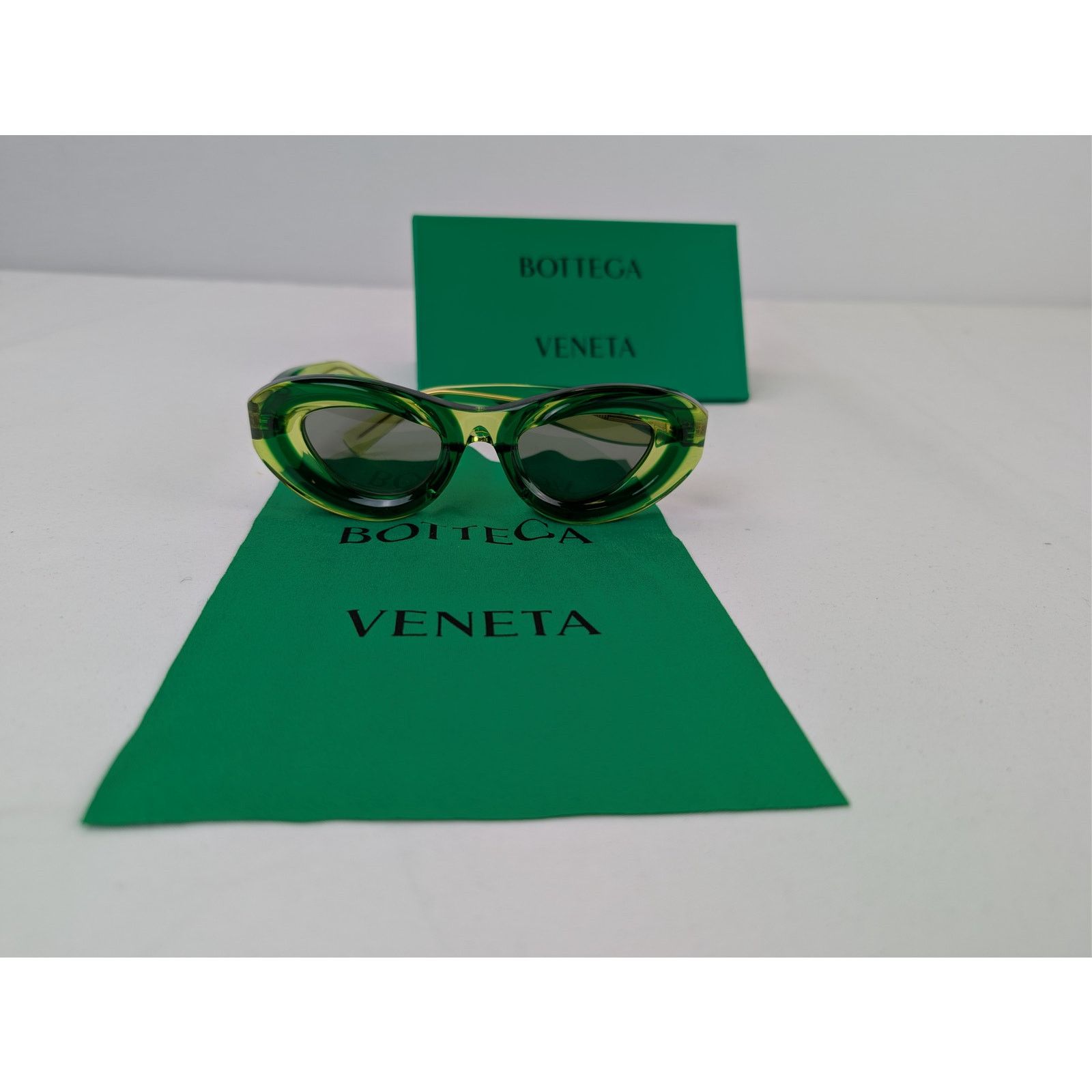 Bottega Veneta o1rshd1 Size: OS / Oval Cat-Eye Sunglasses Transparent Green Size ONE SIZE - 10 Thumbnail