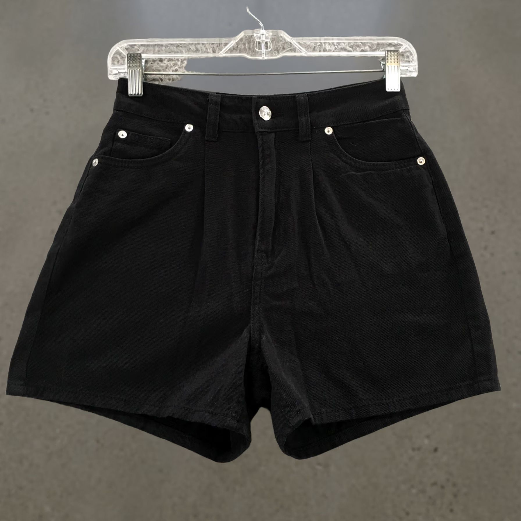 H&M Divided by H&M Mom Shorts Womens 2 Black High Rise 5 Pockets NEW Denim Cotton 26x4 Original Waist 26 in Size 26" / US 2 / IT 38 - 1 Thumbnail