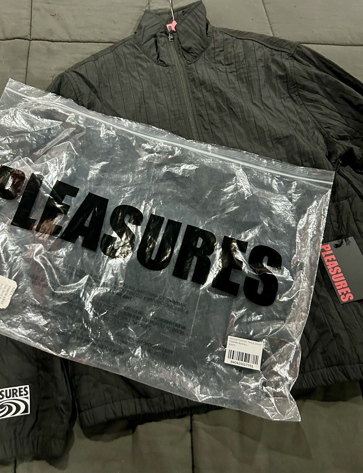 Pleasures PLEASURES Rescue Pleated Track Jacket – Black size large Size US L / EU 52-54 / 3 - 17 Thumbnail