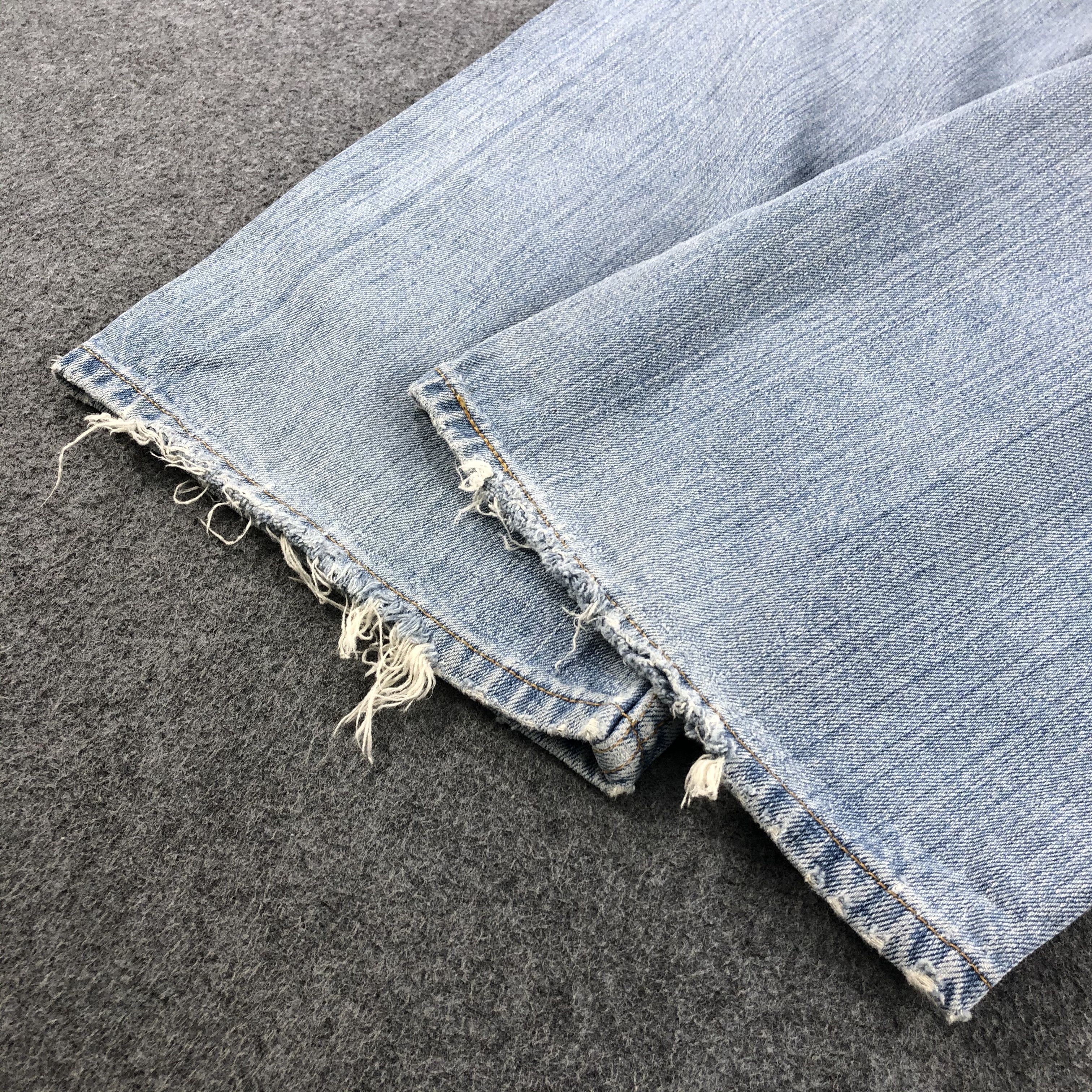 Levi's × Vintage Vintage Light Wash Levis 569 Denim Jeans-JM715 Size US 37 - 5 Thumbnail