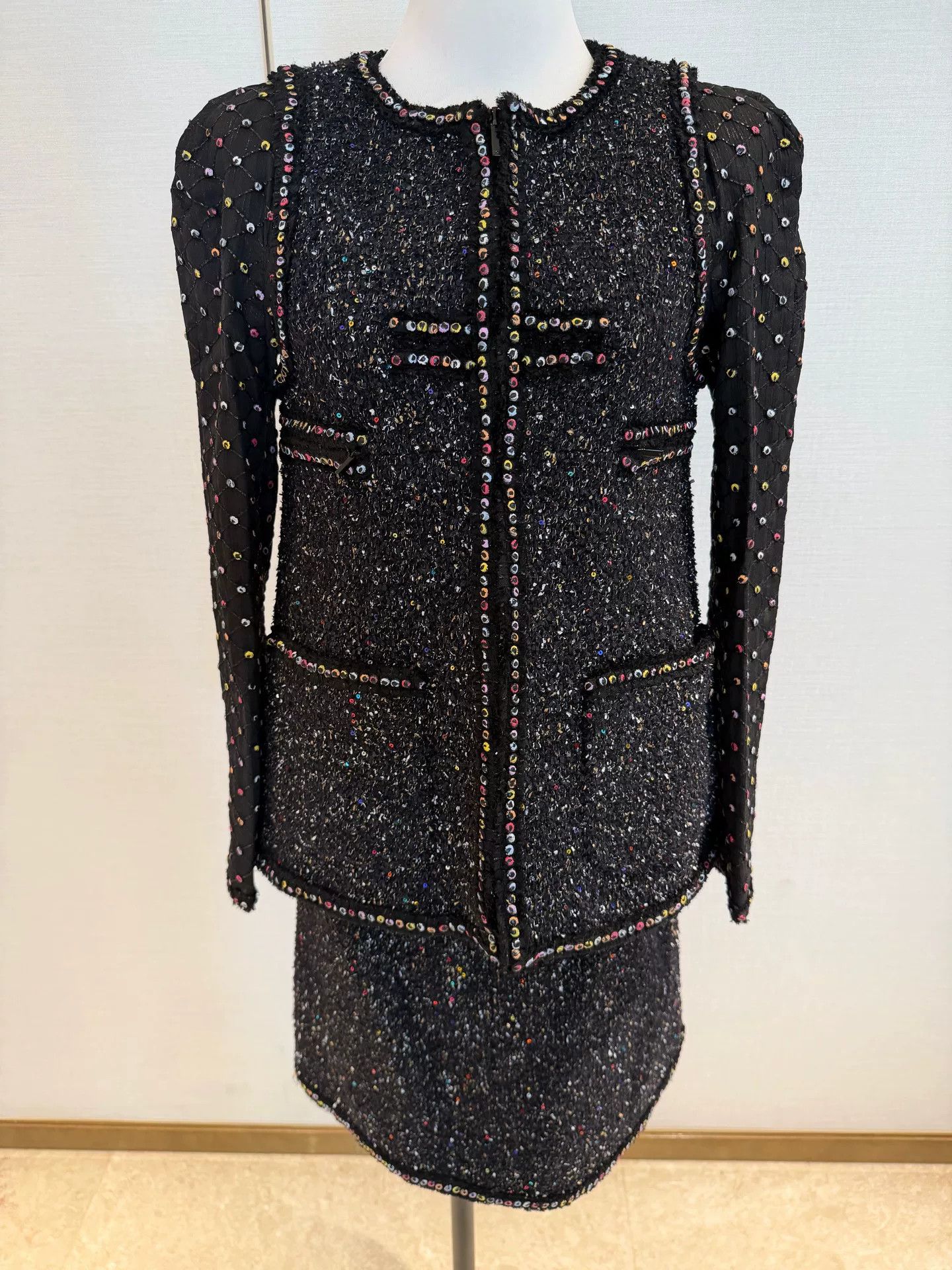 Chanel Chanel Tweed Beaded Jacket Size US S / EU 44-46 / 1 - 1 Thumbnail