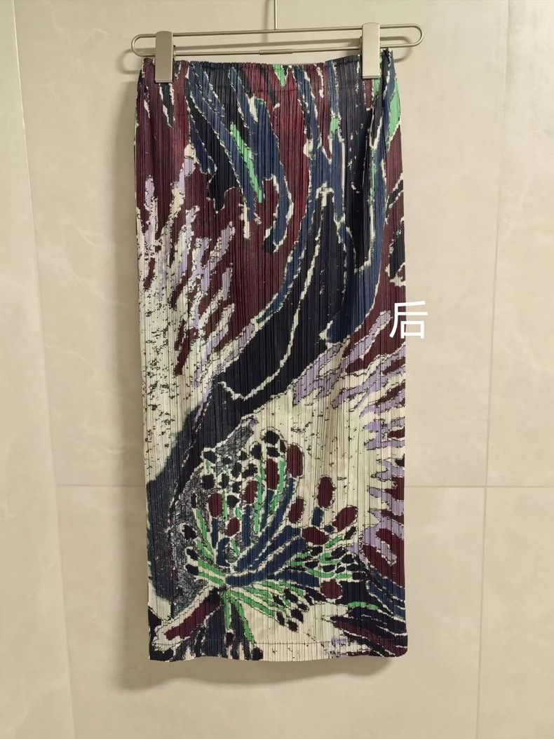 Issey Miyake Issey Miyake size:3 Brownish-green frost-patterned pleated Size 22" - 2 Thumbnail