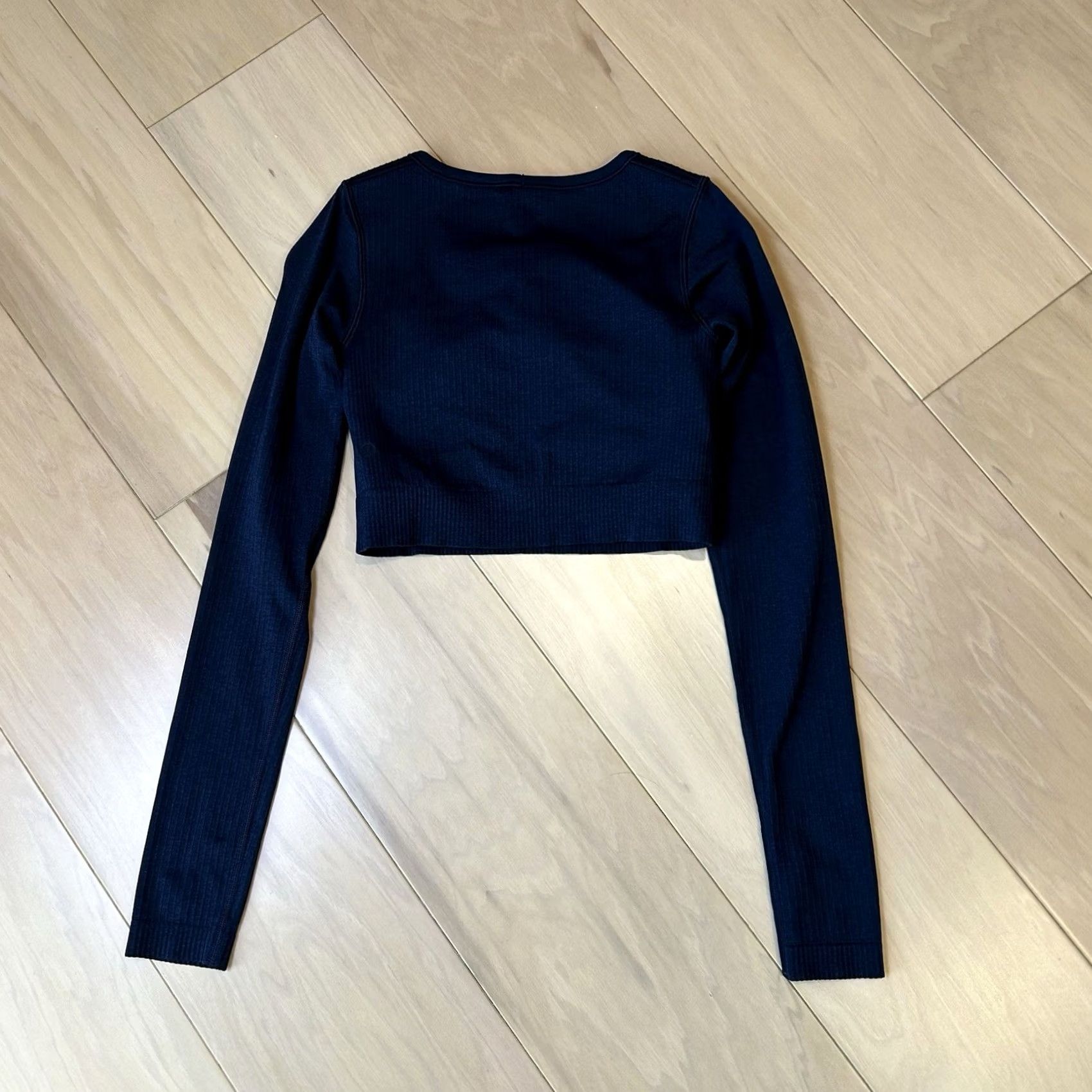 Lululemon Lululemon Ebb to Street Shirt Light Support Long Sleeve Women’s 4 Blue Cropped Athletic Yoga Gym Size S / US 4 / IT 40 - 2 Thumbnail